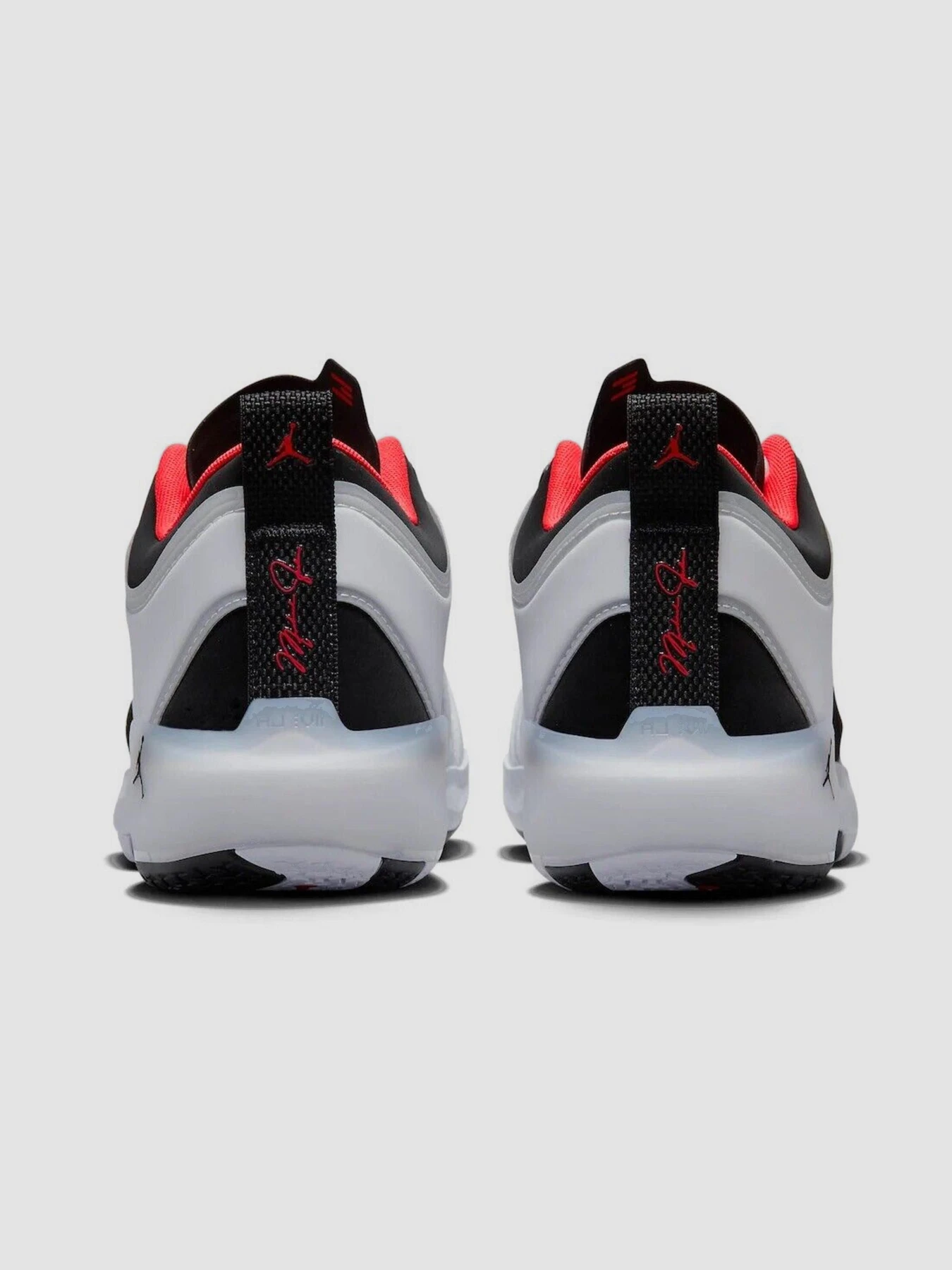 Кросівки Jordan 37 Low Sneakers модель DQ4122-100 Кросівки Jordan 37 Low Sneakers модель DQ4122-100 Фото