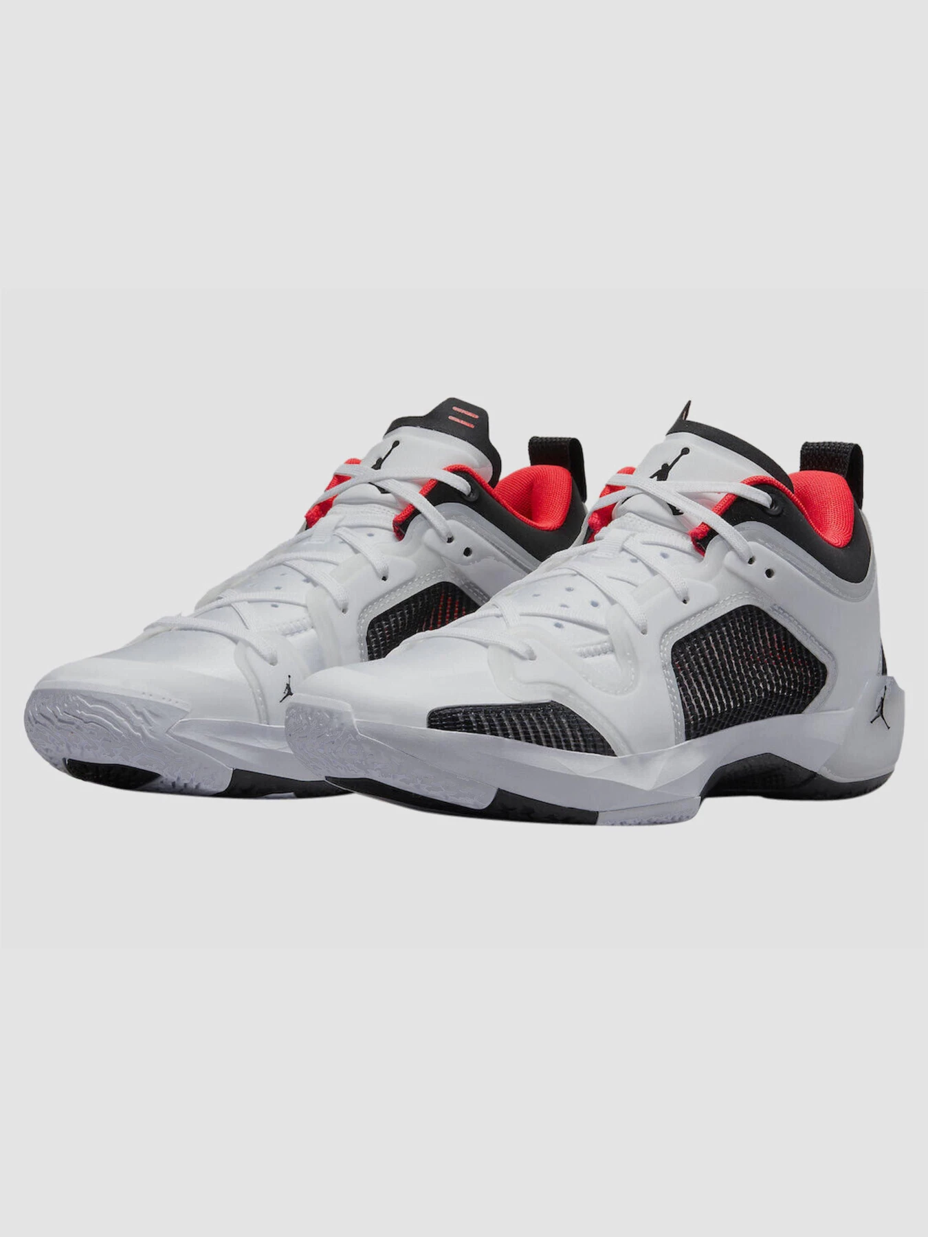 Кросівки Jordan 37 Low Sneakers модель DQ4122-100 Кросівки Jordan 37 Low Sneakers модель DQ4122-100 Фото