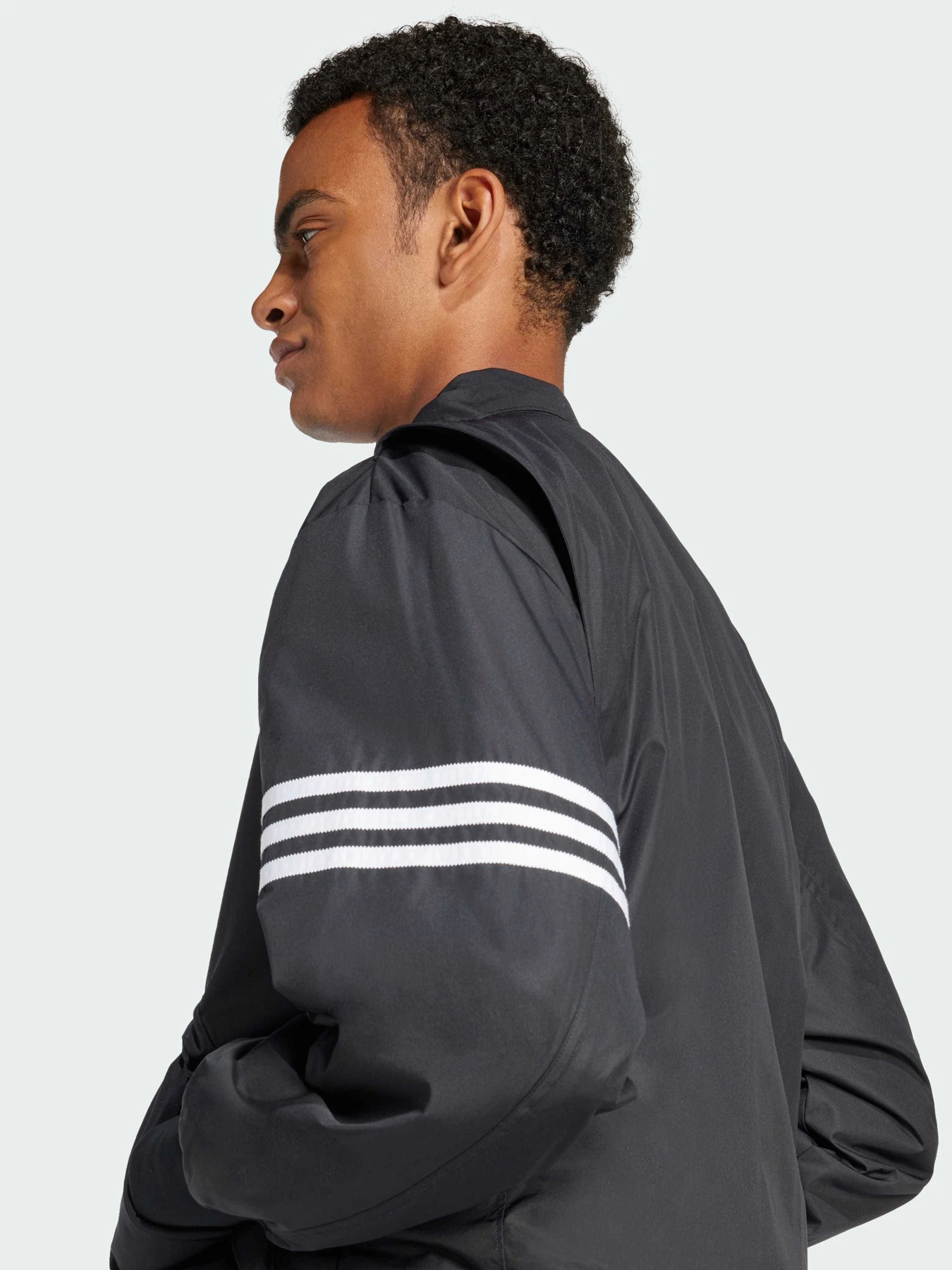 Куртки и дубленки Adidas Adicolor модель JC9908 Куртки и дубленки Adidas Adicolor модель JC9908 Фото