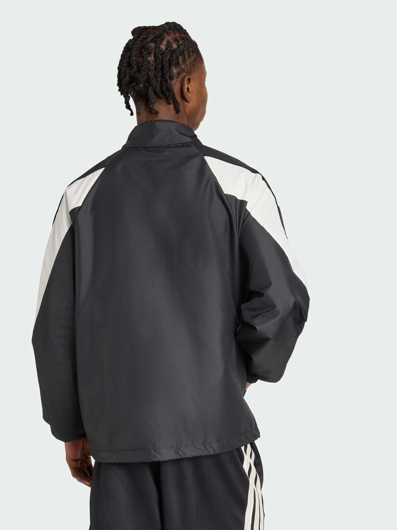 Куртки и дубленки Adidas модель JN1829 Фото