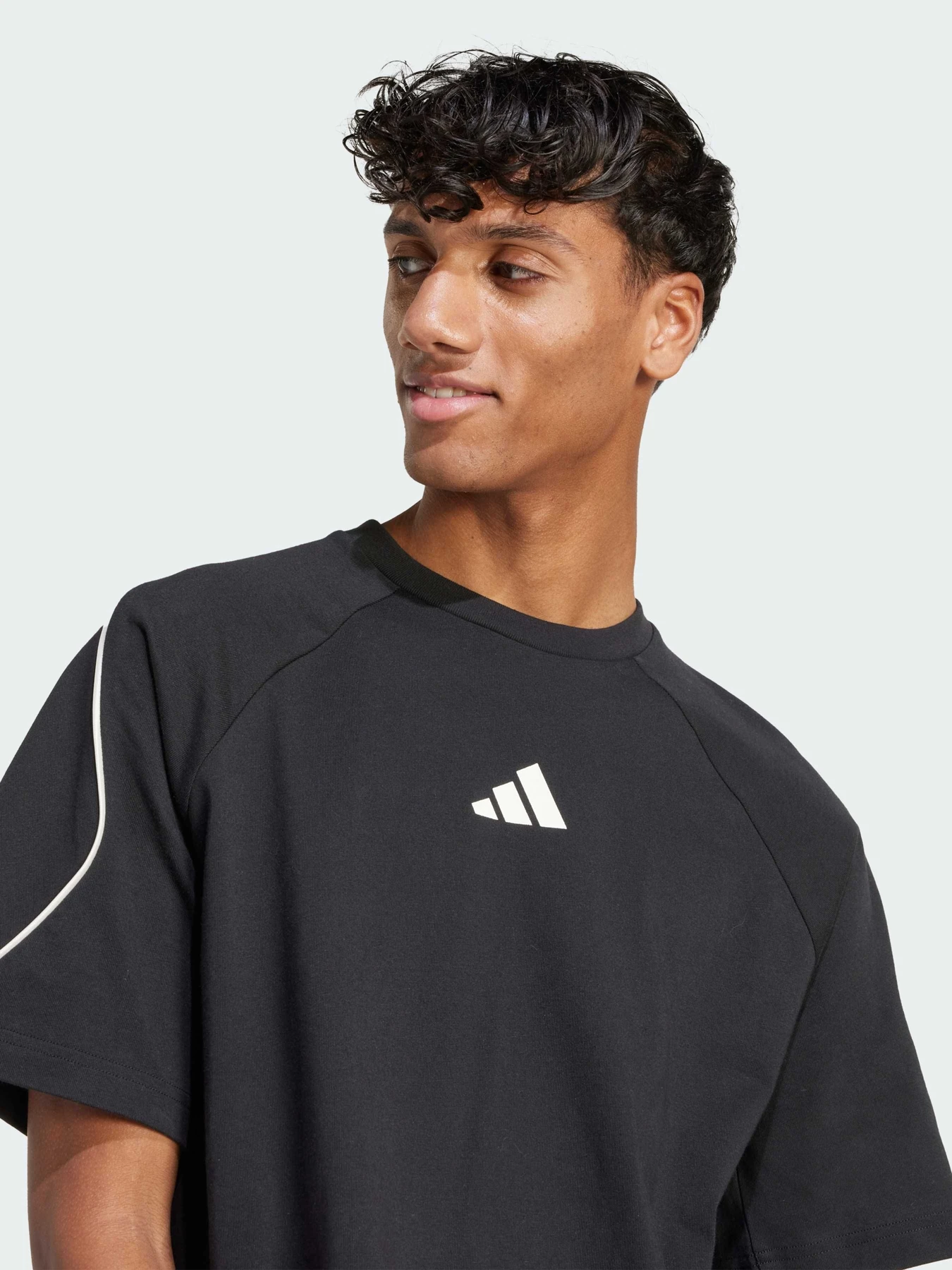Футболки і поло Adidas модель JN1824 Футболки і поло Adidas модель JN1824 Фото