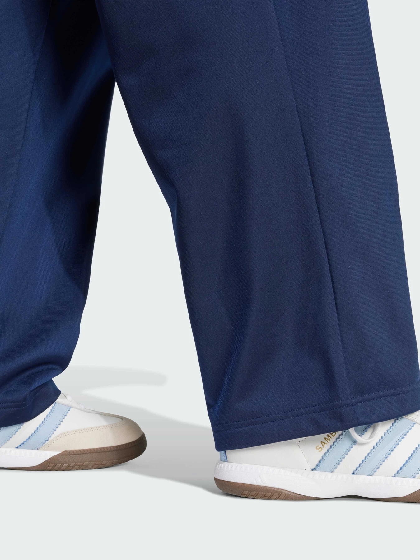 Брюки Adidas Graphics модель JX8164 Брюки Adidas Graphics модель JX8164 Фото