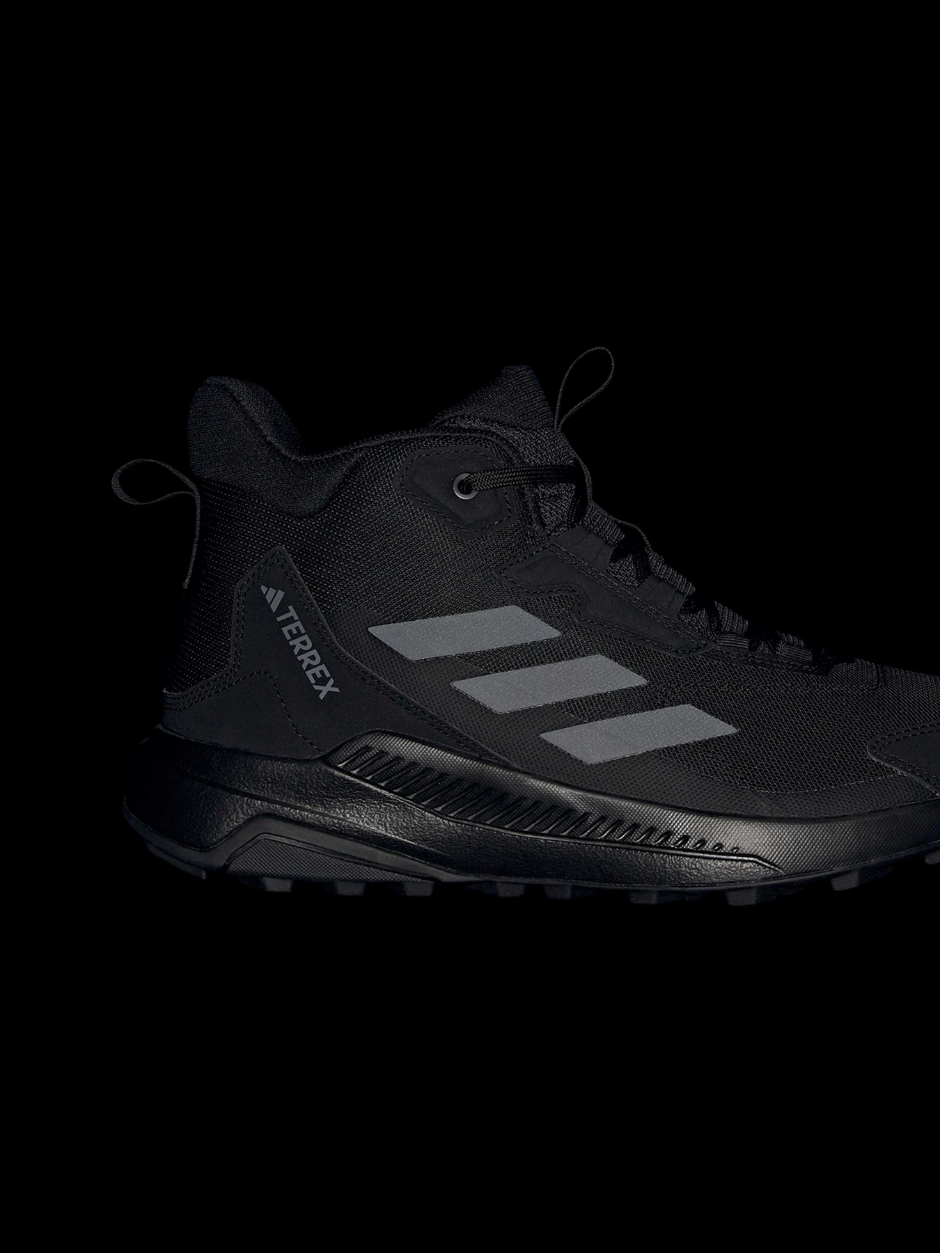 Ботинки и сапоги Adidas модель IE1473 Ботинки и сапоги Adidas модель IE1473 Фото