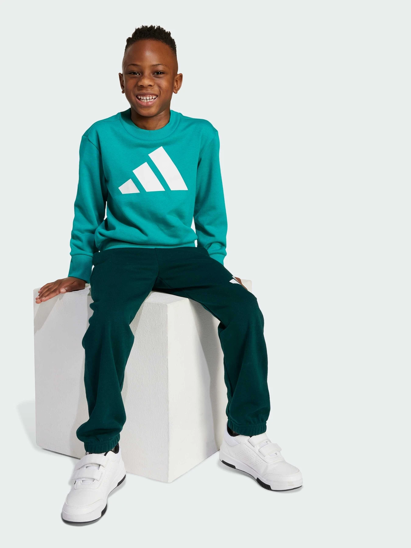 Костюмы Adidas модель JW2436 Костюмы Adidas модель JW2436 Фото