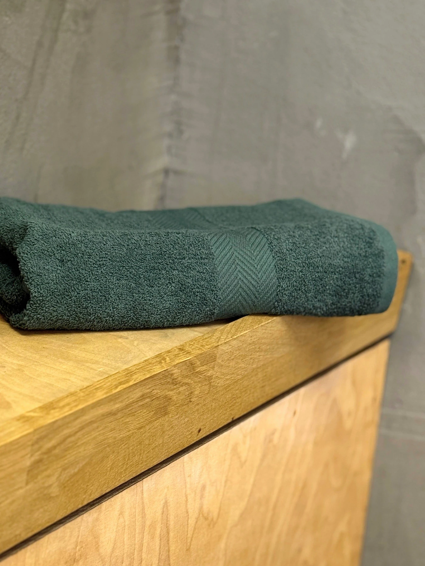 Полотенце махровое с бортом тёмно-зелёного цвета Dark Green Ecotton модель 25243 Полотенце махровое с бортом тёмно-зелёного цвета Dark Green Ecotton модель 25243 Фото