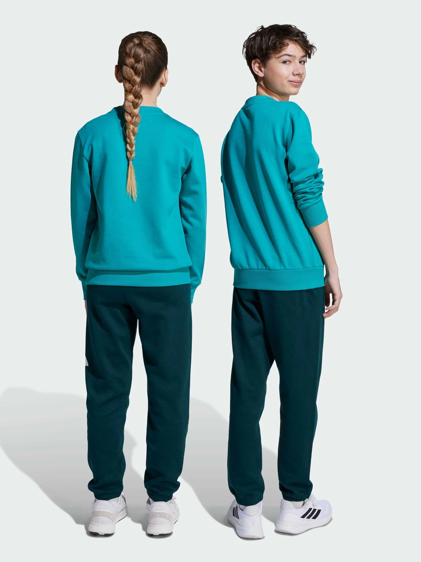 Костюмы Adidas модель JV9938 Костюмы Adidas модель JV9938 Фото