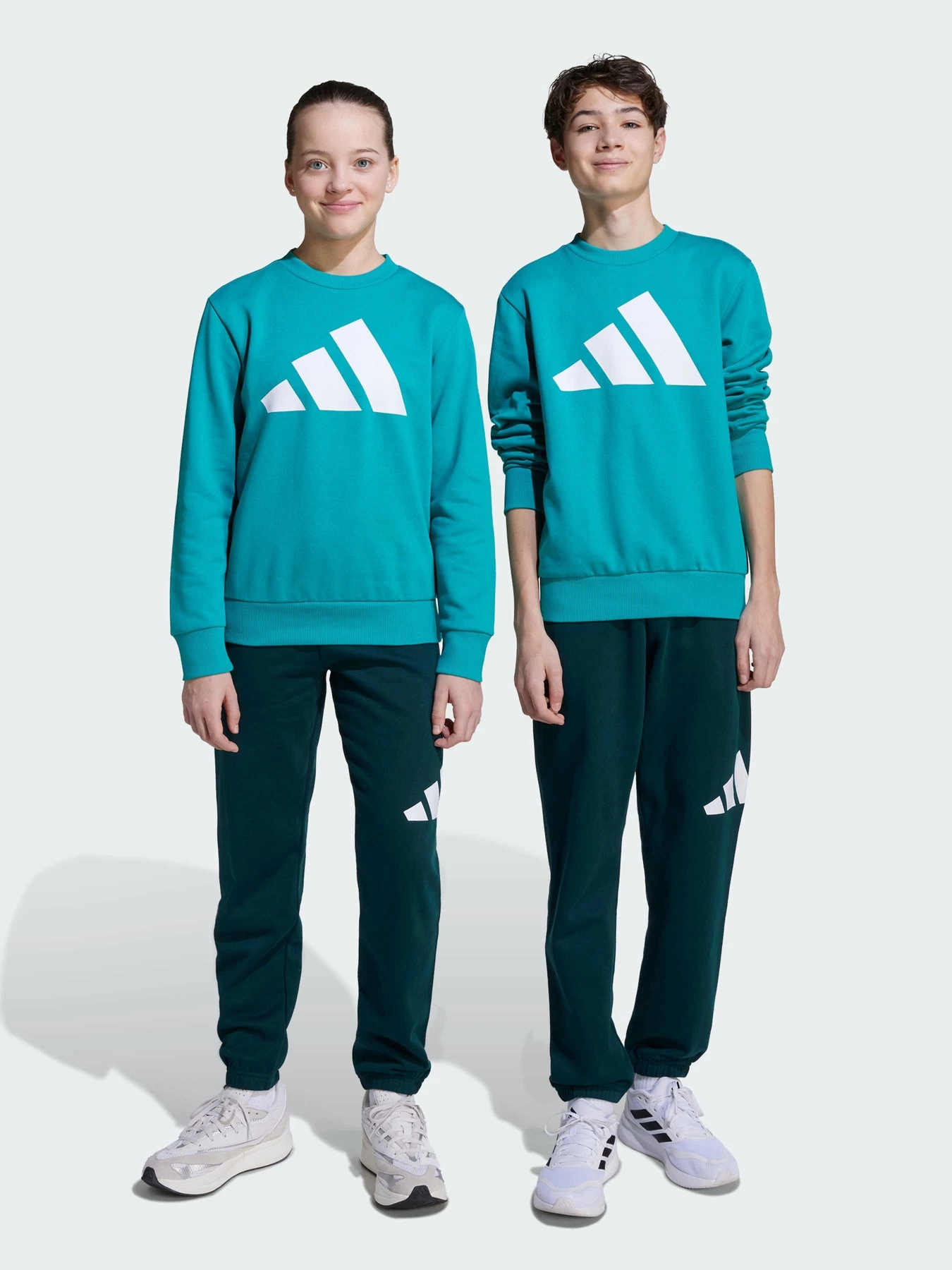 Костюмы Adidas модель JV9938 Костюмы Adidas модель JV9938 Фото