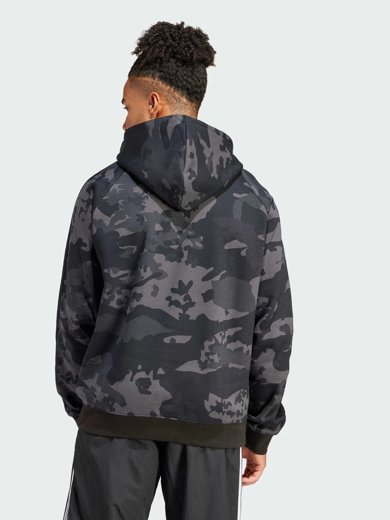 Худи и свитшоты Adidas Graphics модель IS2898 Худи и свитшоты Adidas Graphics модель IS2898 Фото
