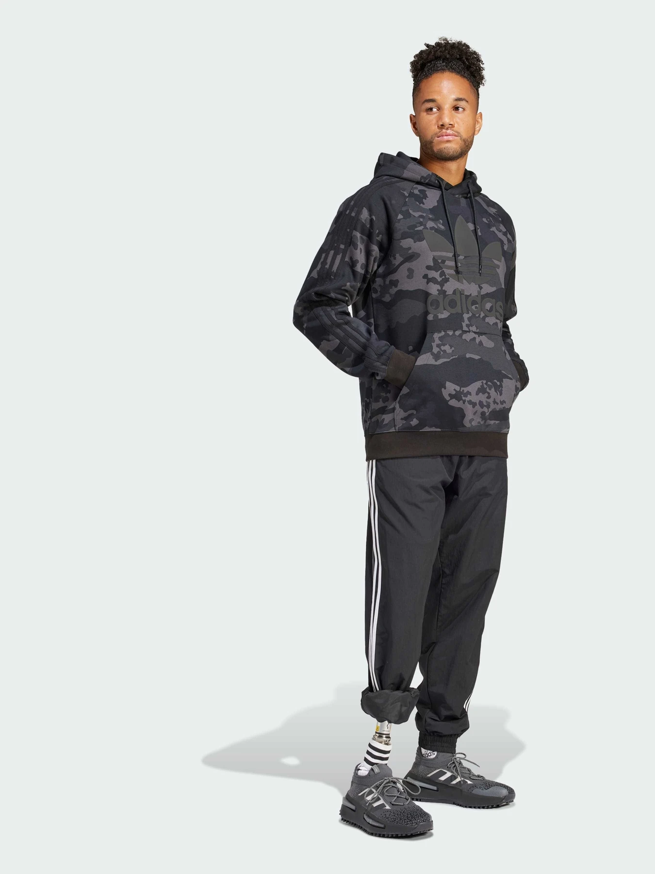 Худи и свитшоты Adidas Graphics модель IS2898 Худи и свитшоты Adidas Graphics модель IS2898 Фото