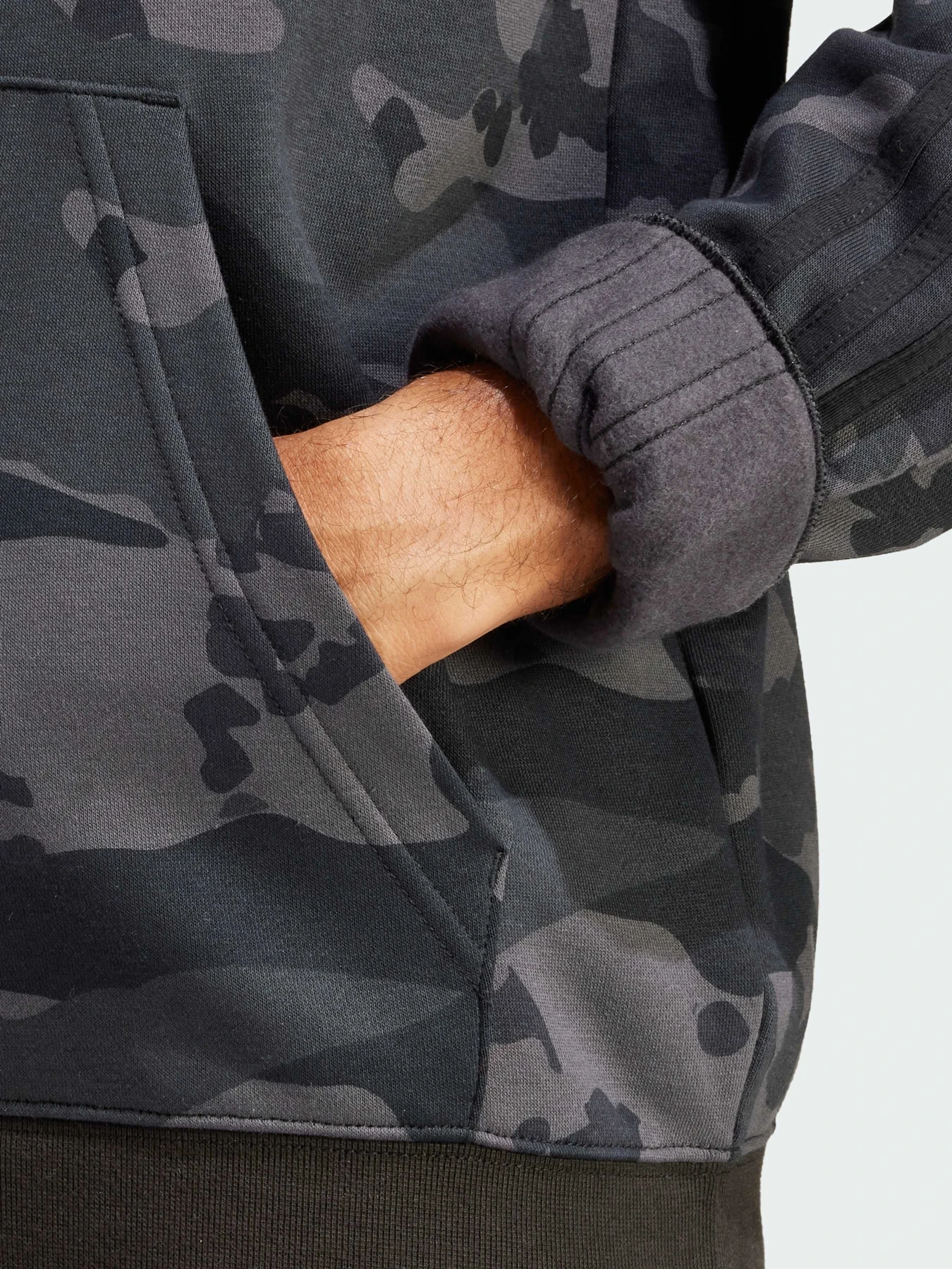 Худи и свитшоты Adidas Graphics модель IS2898 Худи и свитшоты Adidas Graphics модель IS2898 Фото