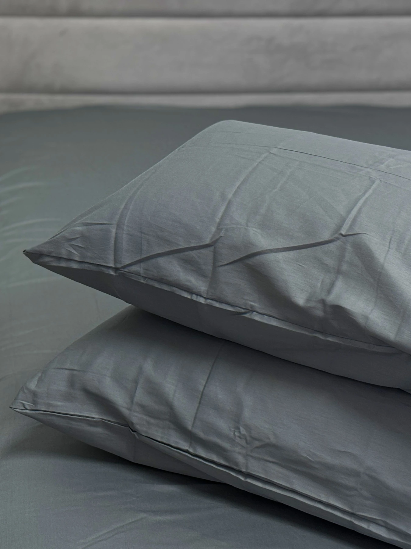 Комплект наволочок із сатину 2 шт. темно-сірого кольору Natural Grey Ecotton модель 24740 Фото
