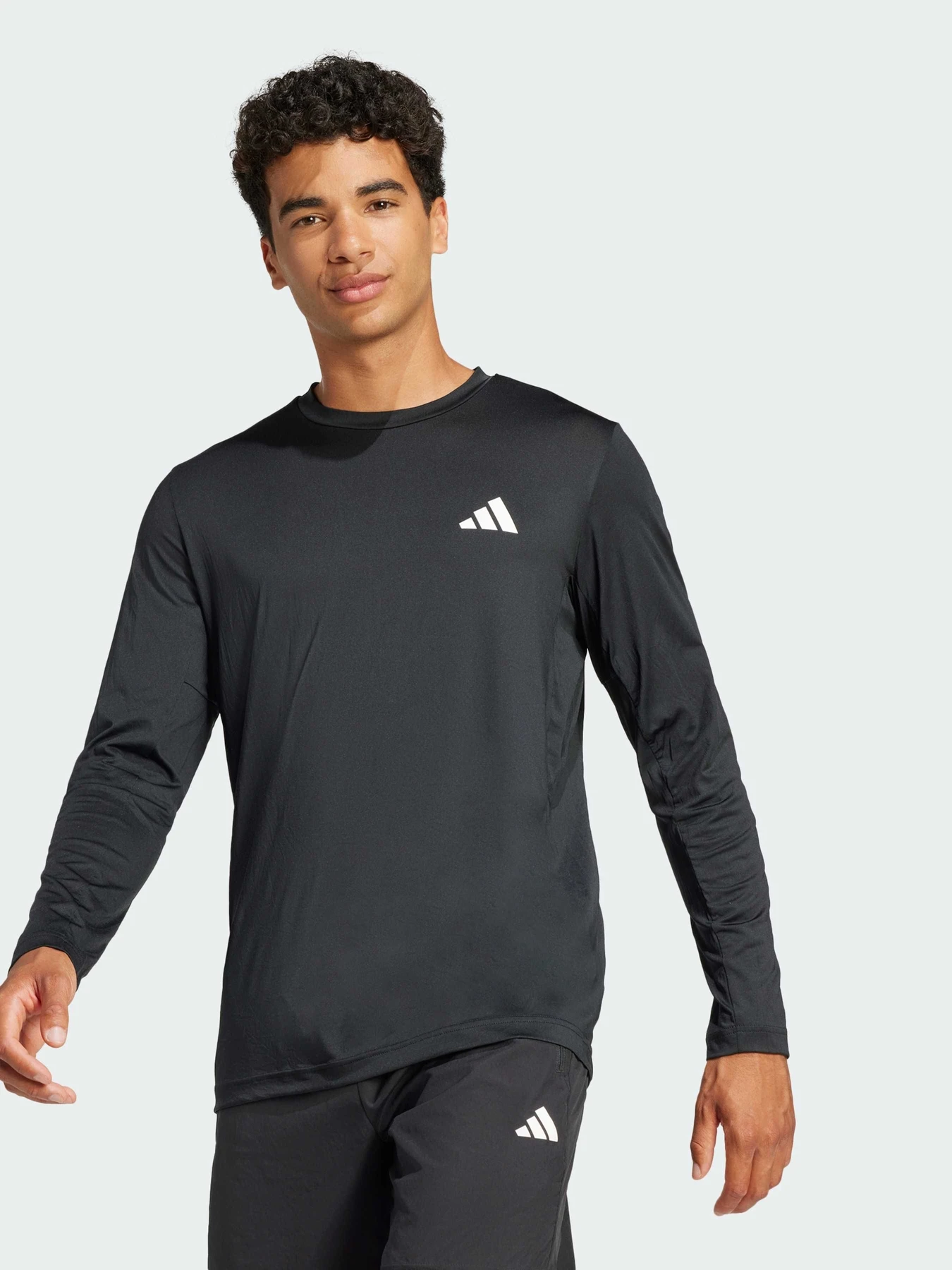 Худи и свитшоты Adidas модель JC7715 Худи и свитшоты Adidas модель JC7715 Фото