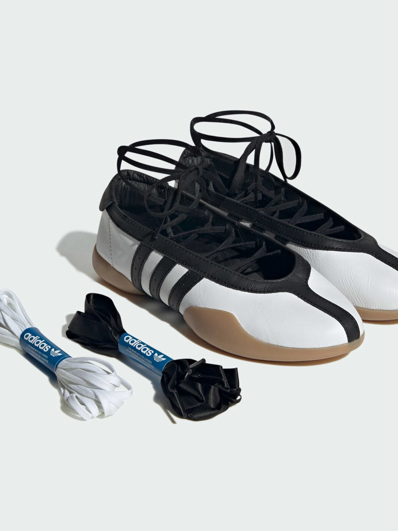 Туфли и лоферы Adidas модель JR7030 Фото