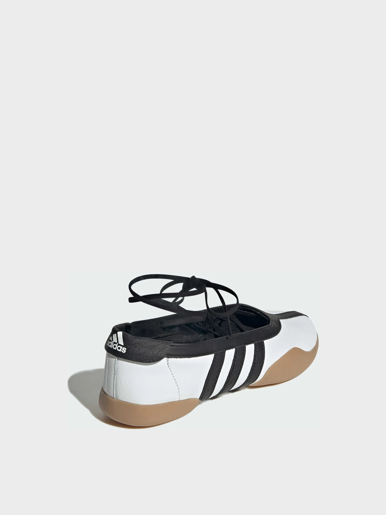 Туфли и лоферы Adidas модель JR7030 Фото