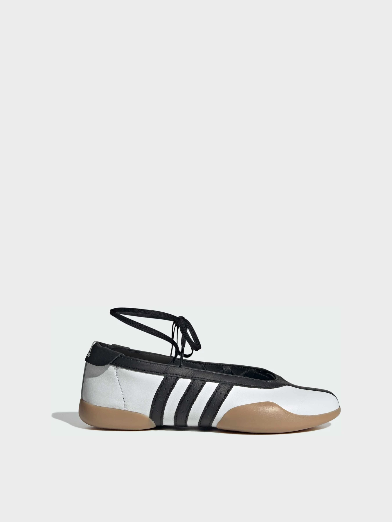 Туфли и лоферы Adidas модель JR7030 Фото