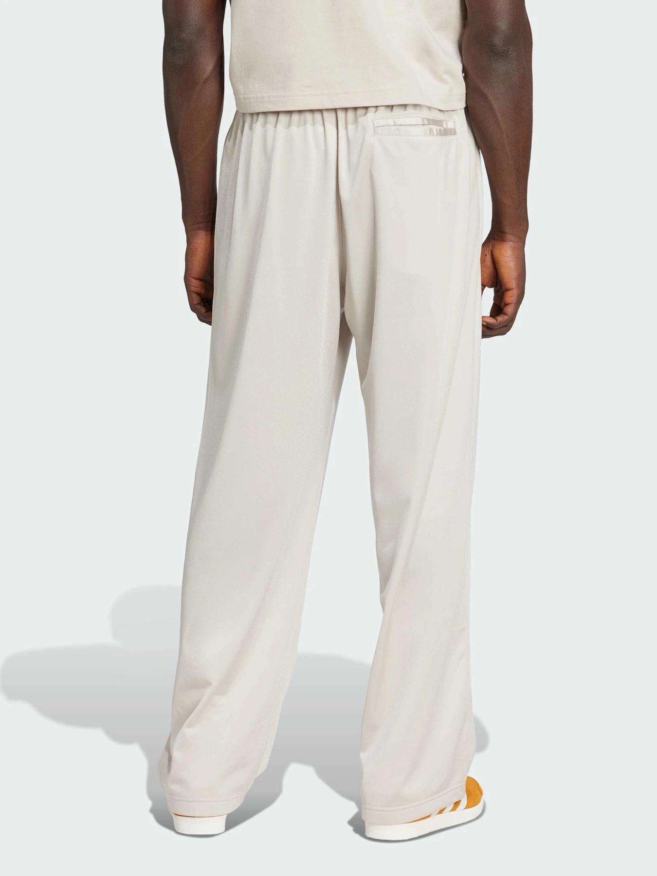 Брюки Adidas Graphics модель JX8163 Брюки Adidas Graphics модель JX8163 Фото