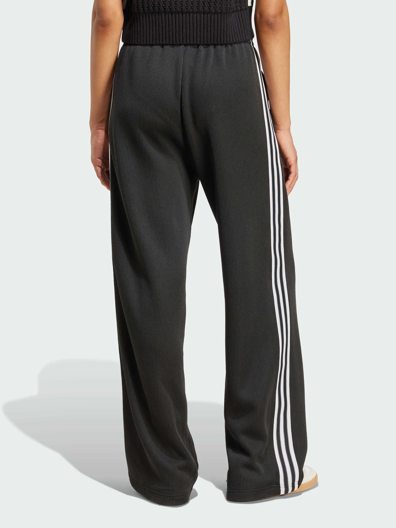 Брюки Adidas Adicolor модель JV7525 Брюки Adidas Adicolor модель JV7525 Фото