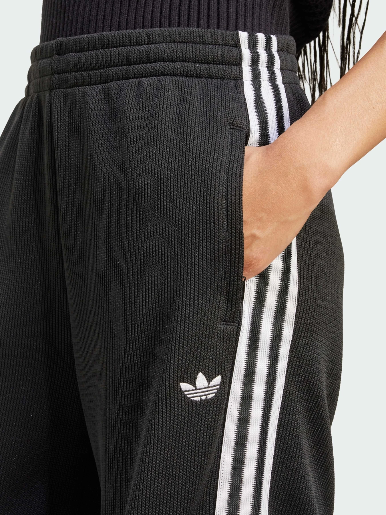 Брюки Adidas Adicolor модель JV7525 Брюки Adidas Adicolor модель JV7525 Фото