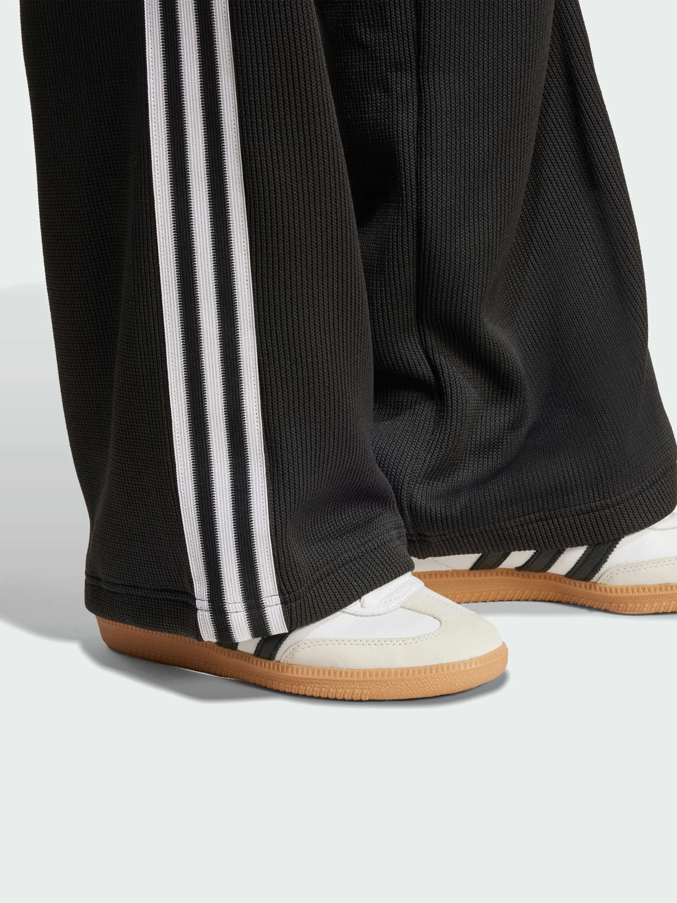 Брюки Adidas Adicolor модель JV7525 Брюки Adidas Adicolor модель JV7525 Фото