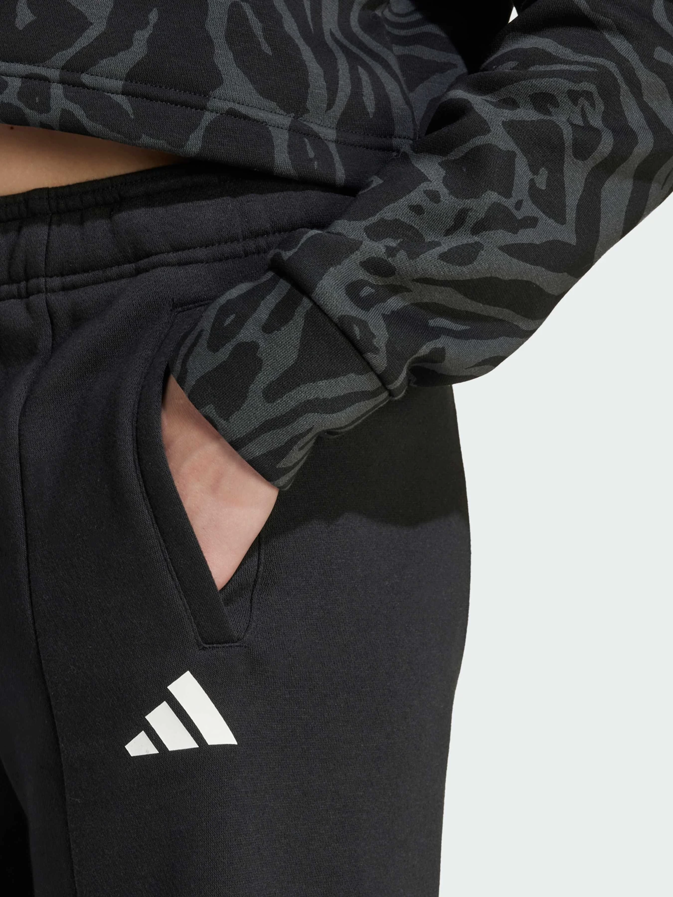 Брюки Adidas модель JW7544 Брюки Adidas модель JW7544 Фото