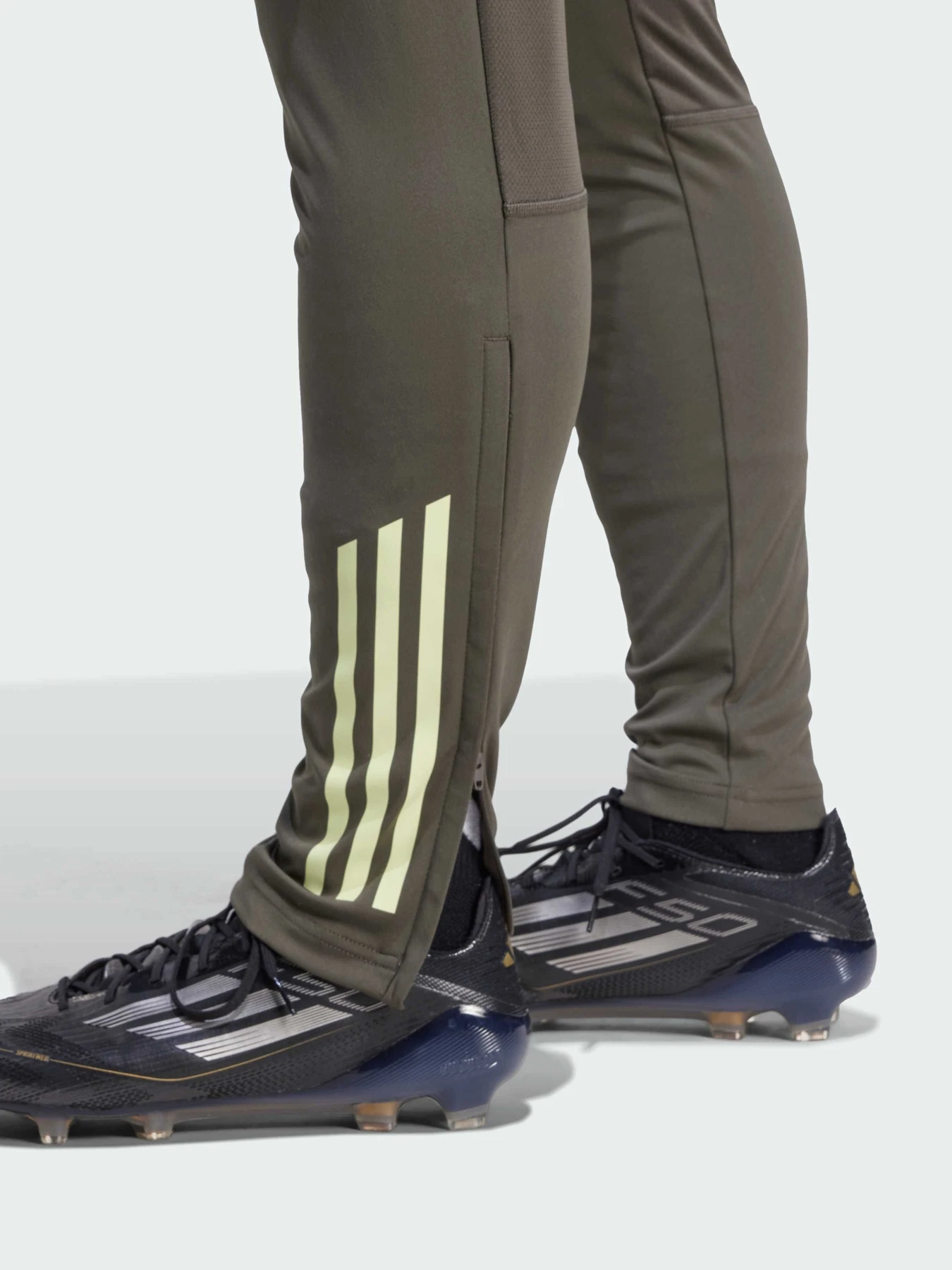Брюки Adidas Tiro модель JP3983 Брюки Adidas Tiro модель JP3983 Фото
