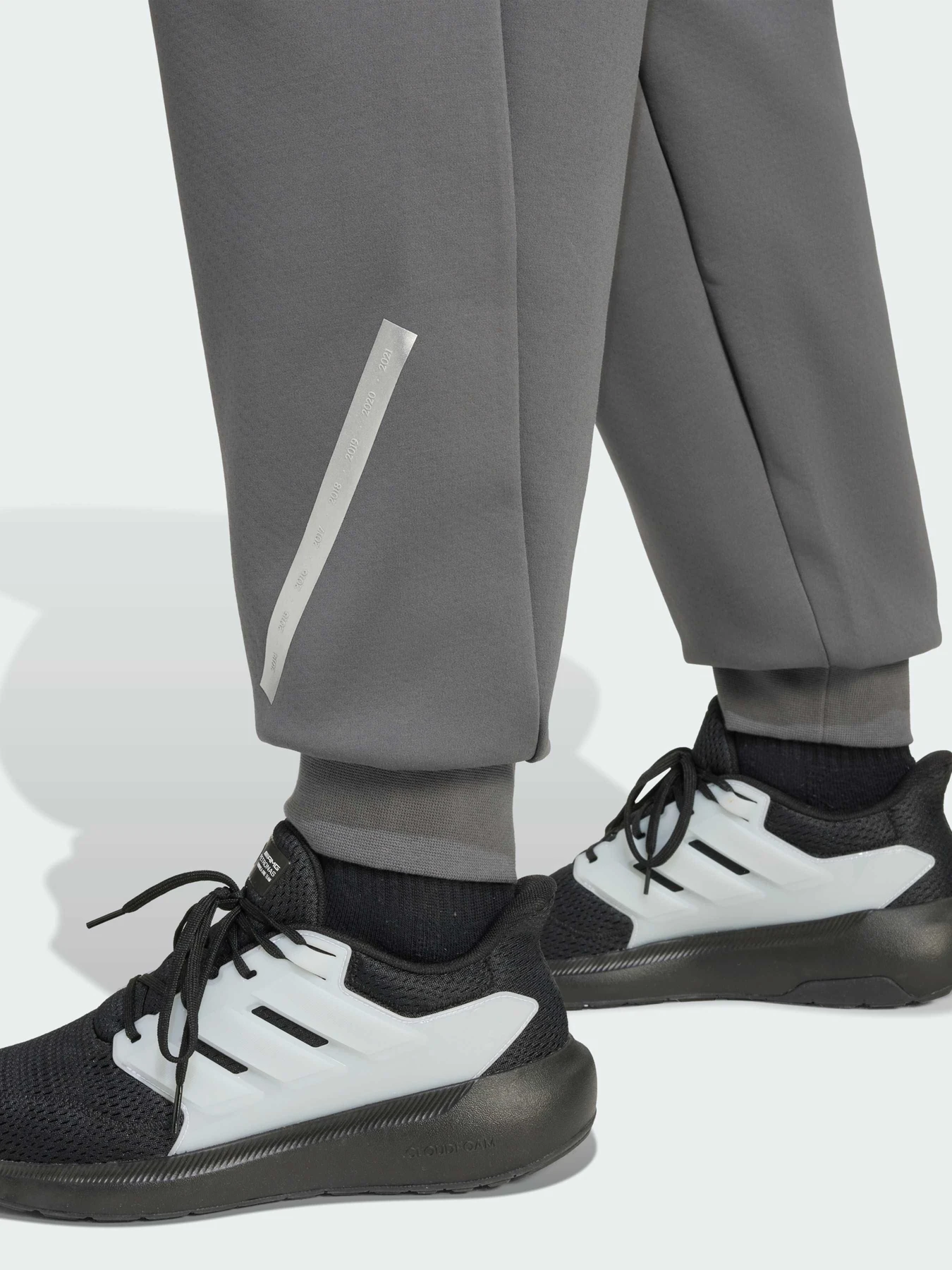 Брюки Adidas модель JW3478 Брюки Adidas модель JW3478 Фото