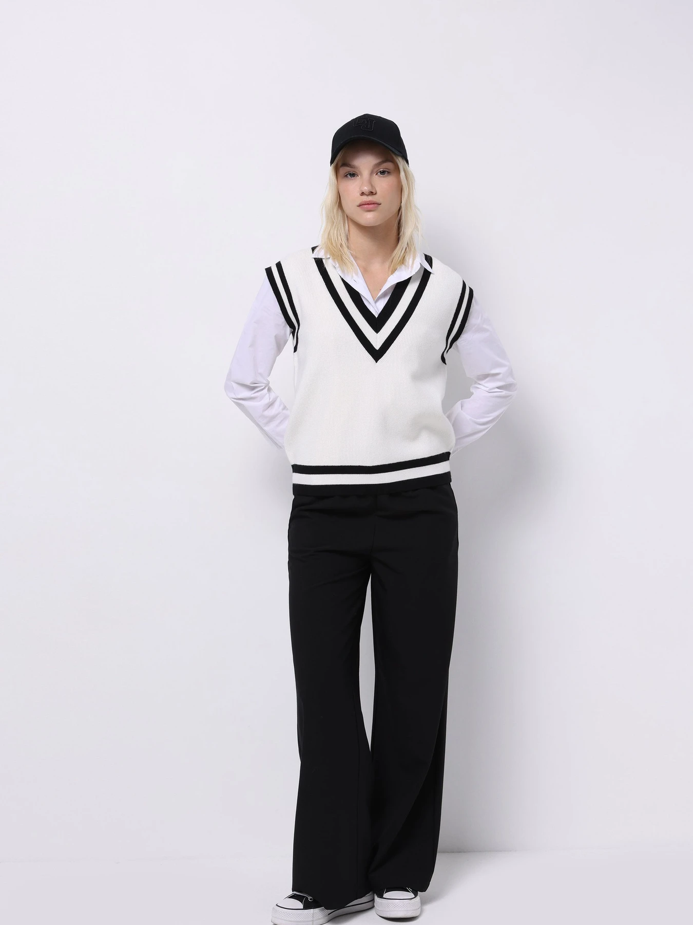 Худи и свитшоты Colin’s модель CL1075213_Q1.V1_WHT Фото