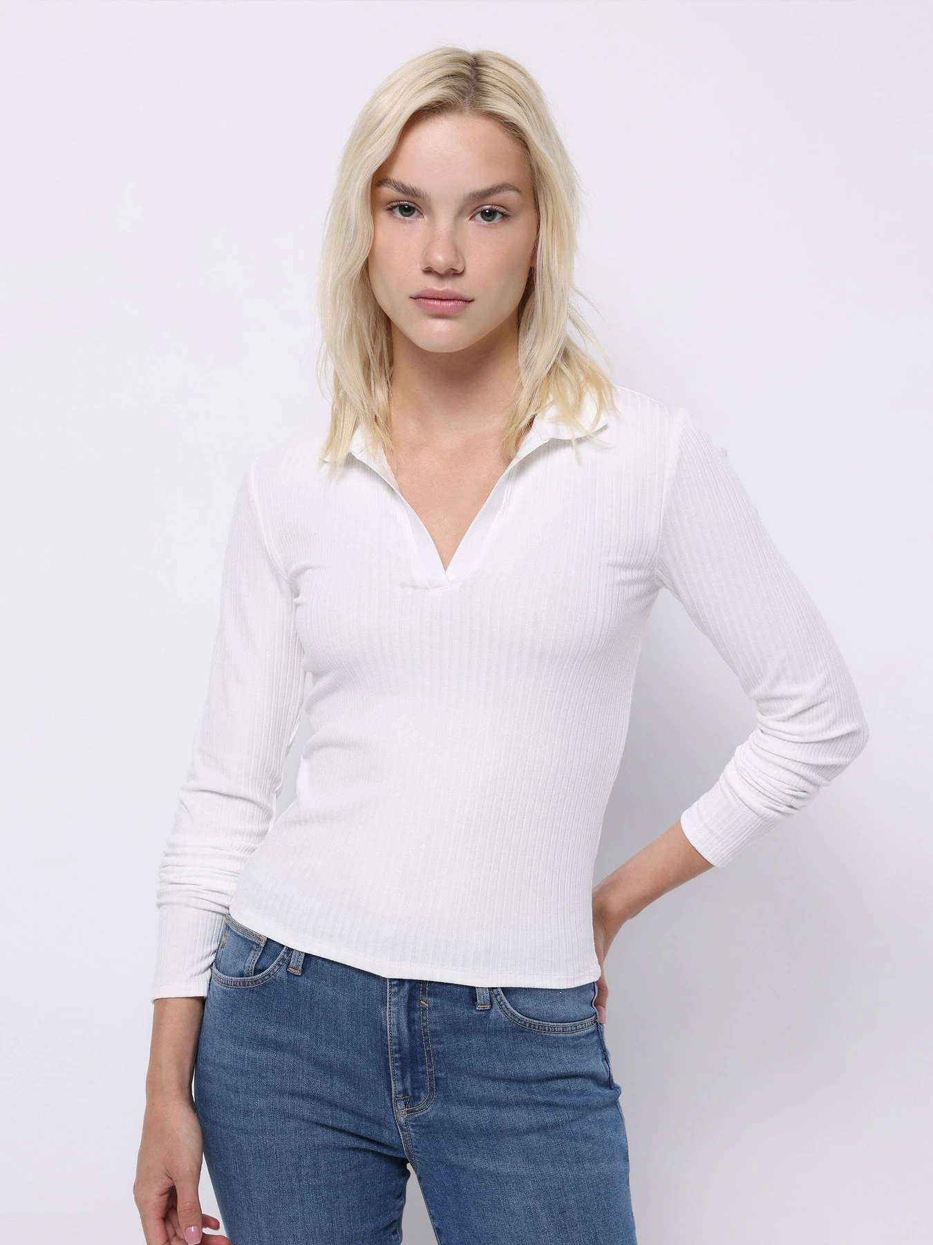 Худи и свитшоты Colin’s модель CL1075898_Q1.V1_WHT Фото
