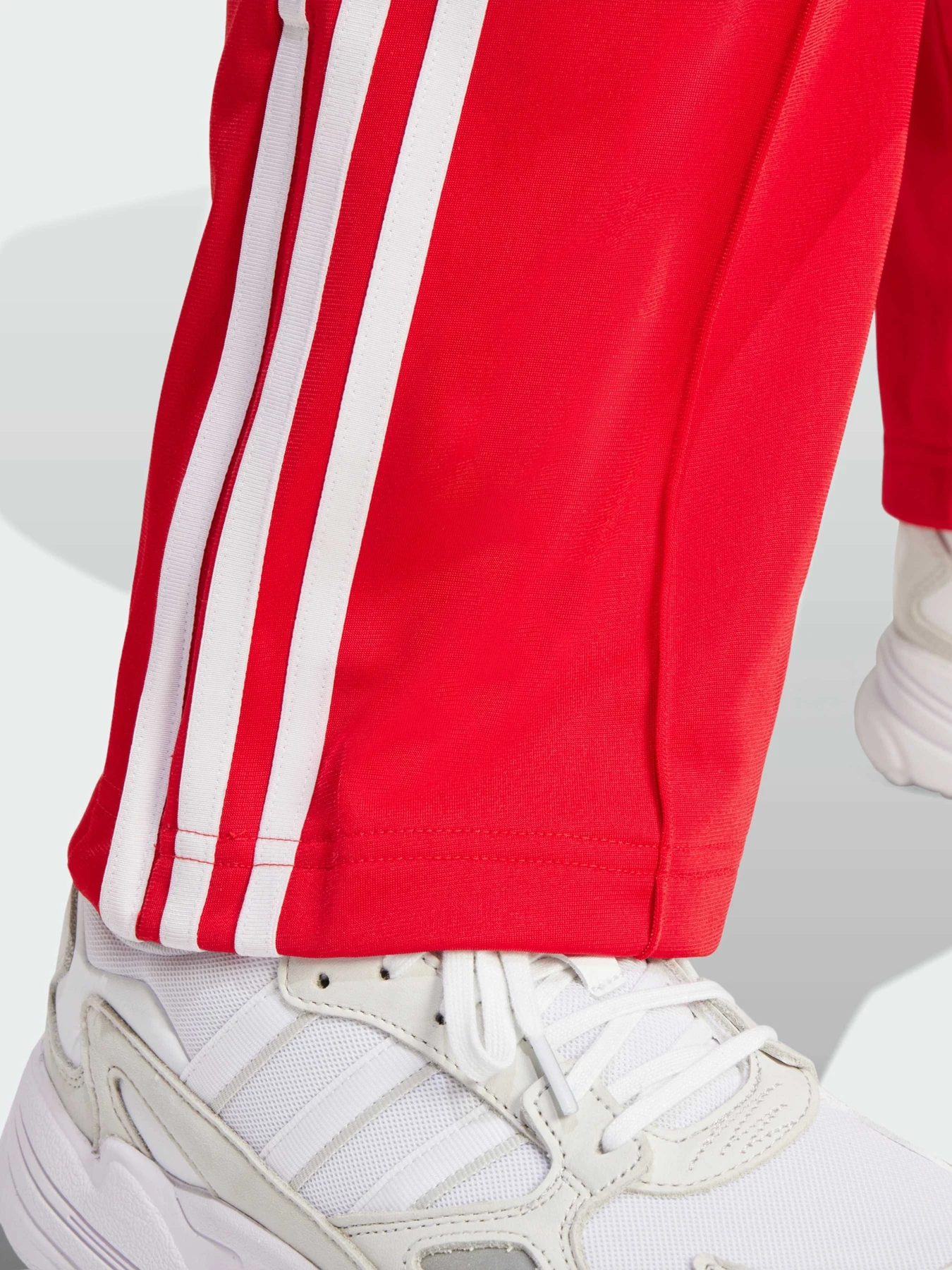 Брюки Adidas модель IR8081 Брюки Adidas модель IR8081 Фото