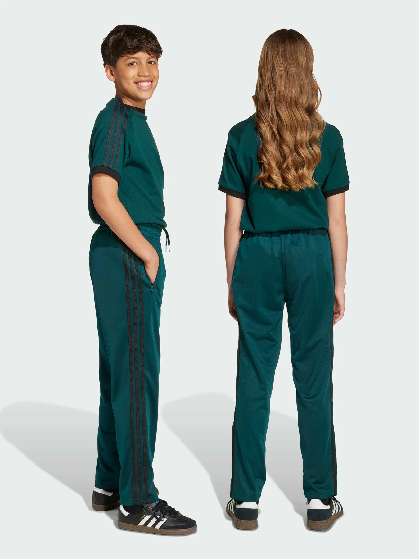 Брюки Adidas Adicolor модель JV8593 Брюки Adidas Adicolor модель JV8593 Фото