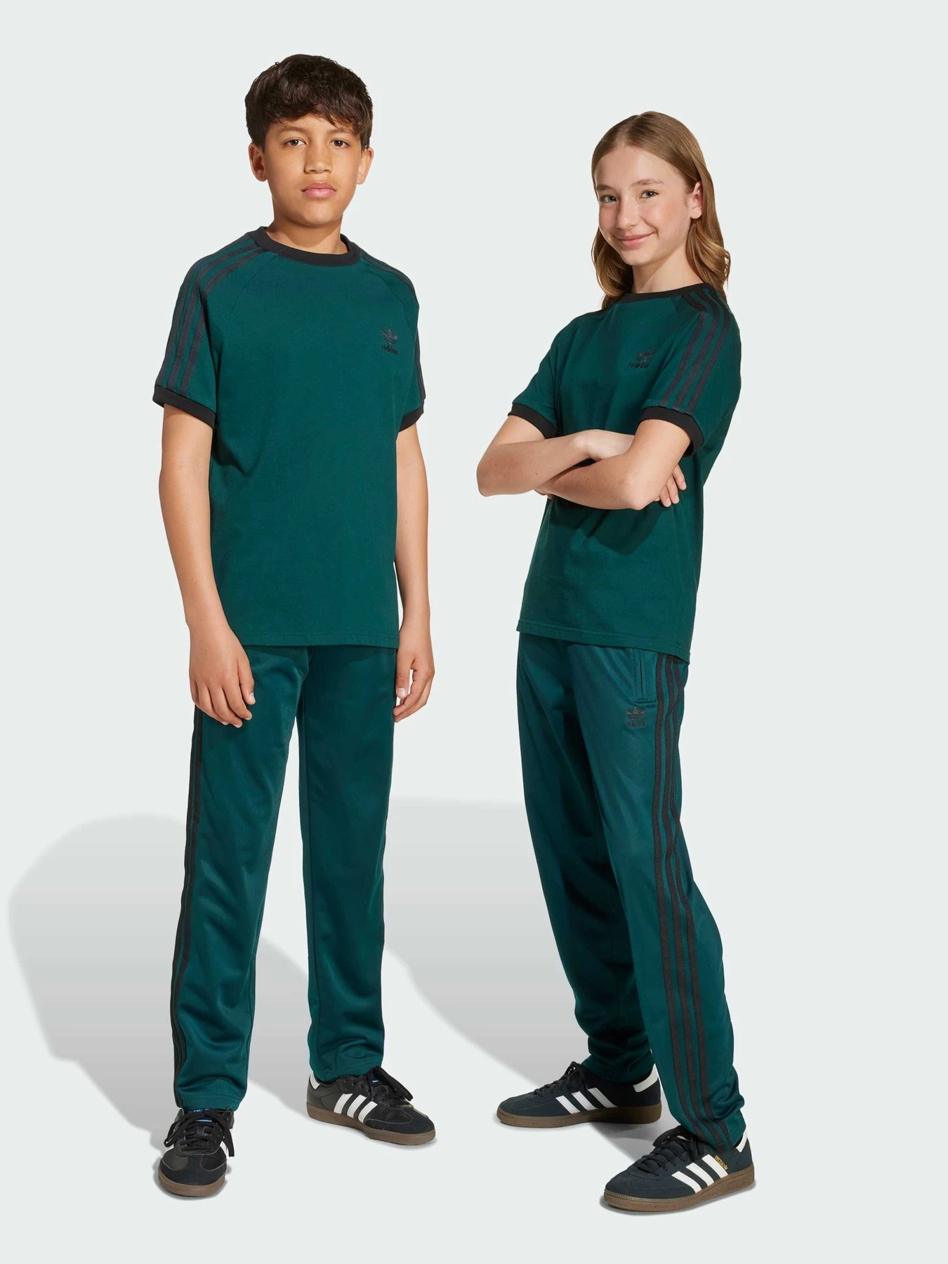 Брюки Adidas Adicolor модель JV8593 Брюки Adidas Adicolor модель JV8593 Фото