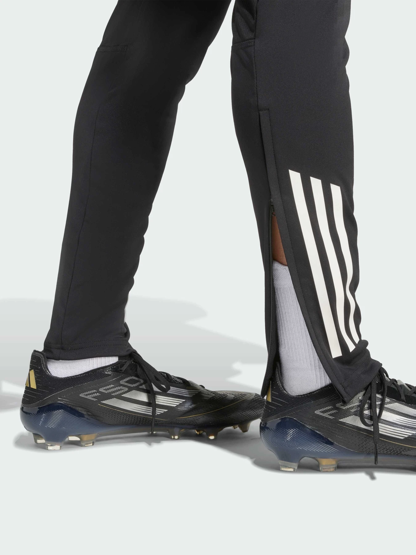 Брюки Adidas Tiro модель JW4356 Брюки Adidas Tiro модель JW4356 Фото