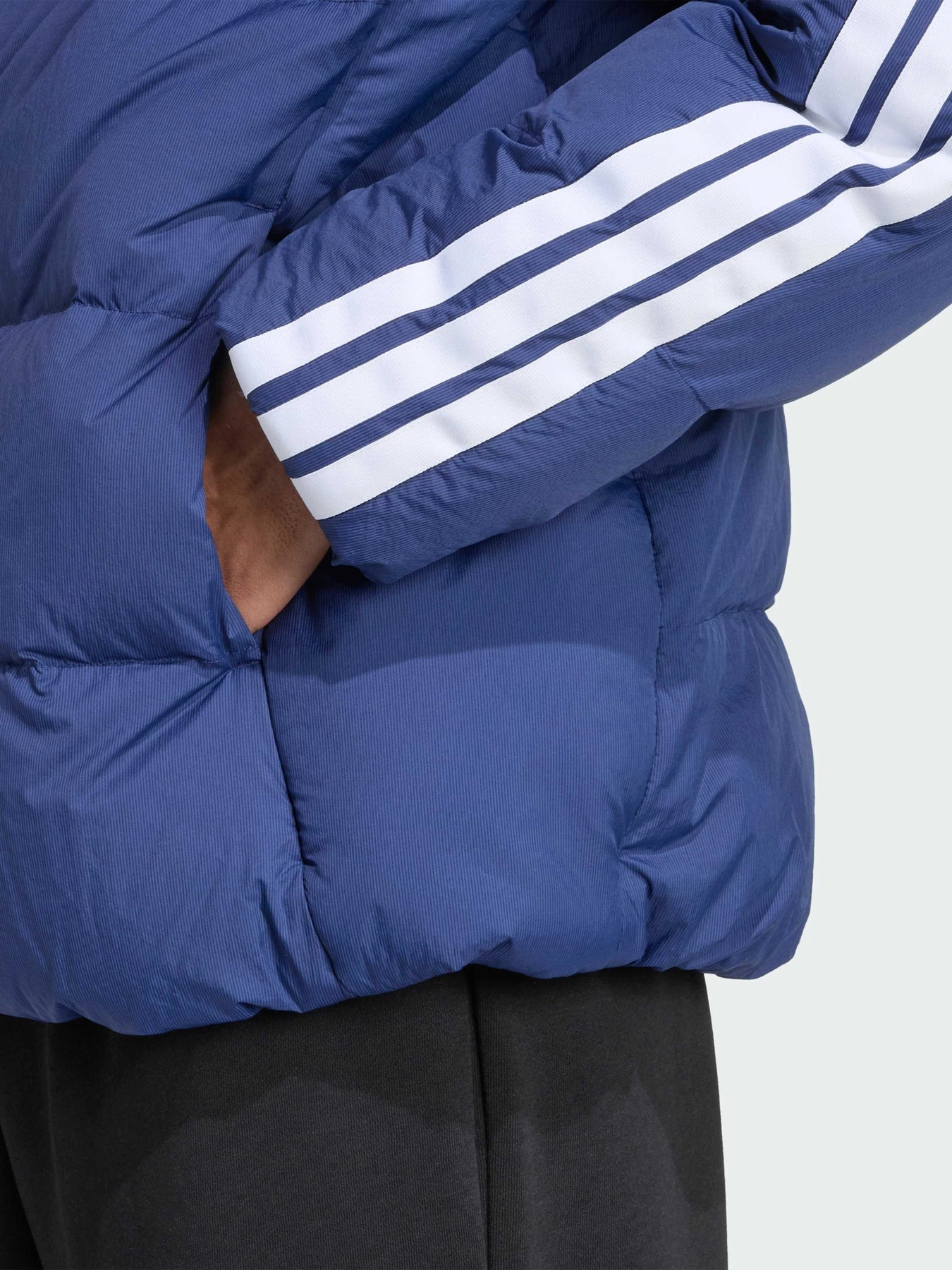 Куртки и дубленки Adidas модель JX7799 Куртки и дубленки Adidas модель JX7799 Фото