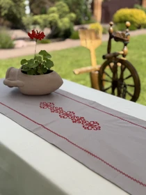 Ранер-доріжка для обіднього столу з вишивкою Red on Grey водовідштовхуюча в подарунковій упаковці Ecotton модель 25260 Фото
