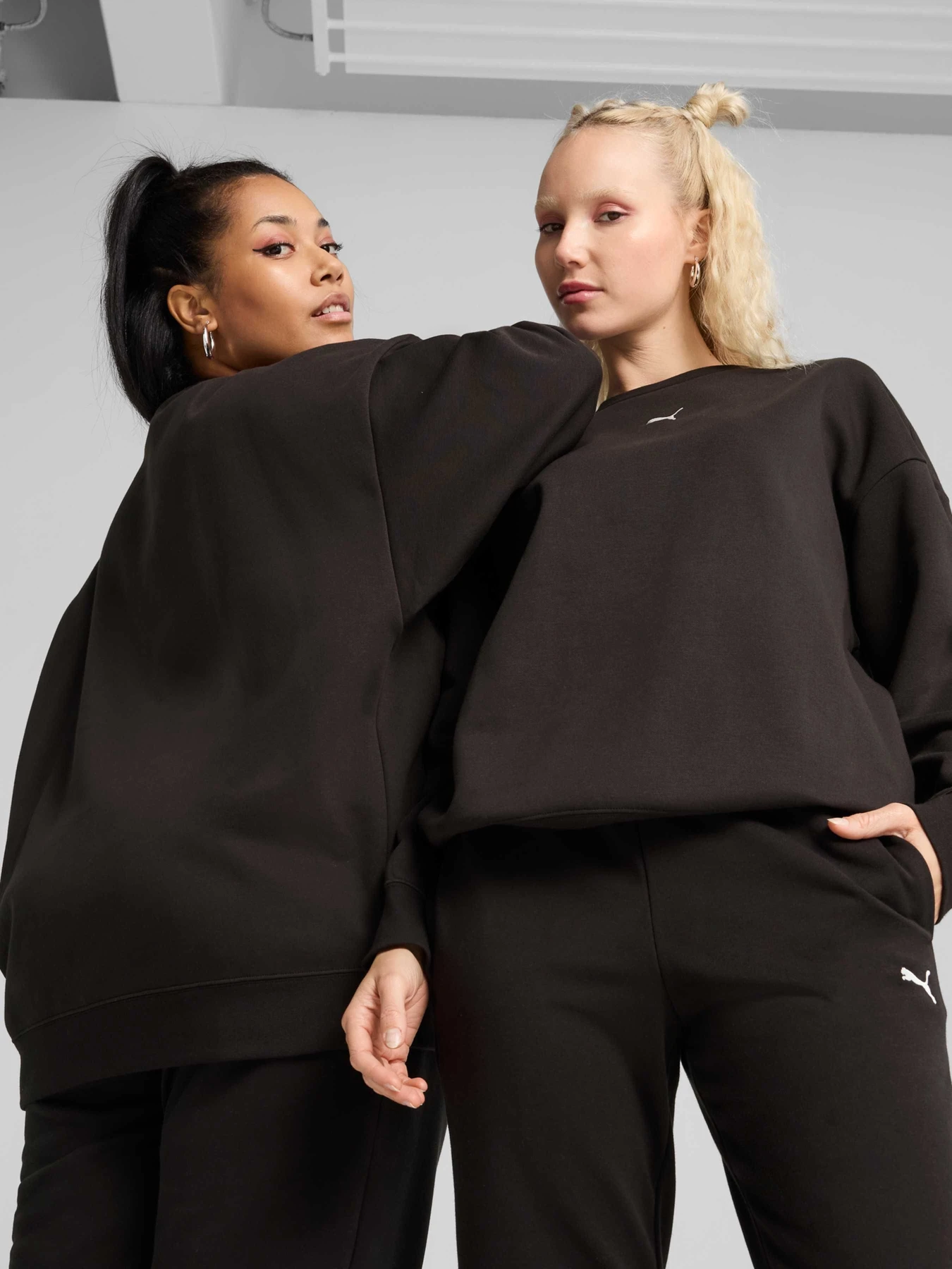 Худи и свитшоты PUMA Ess Oversized Crew модель 685400 Фото