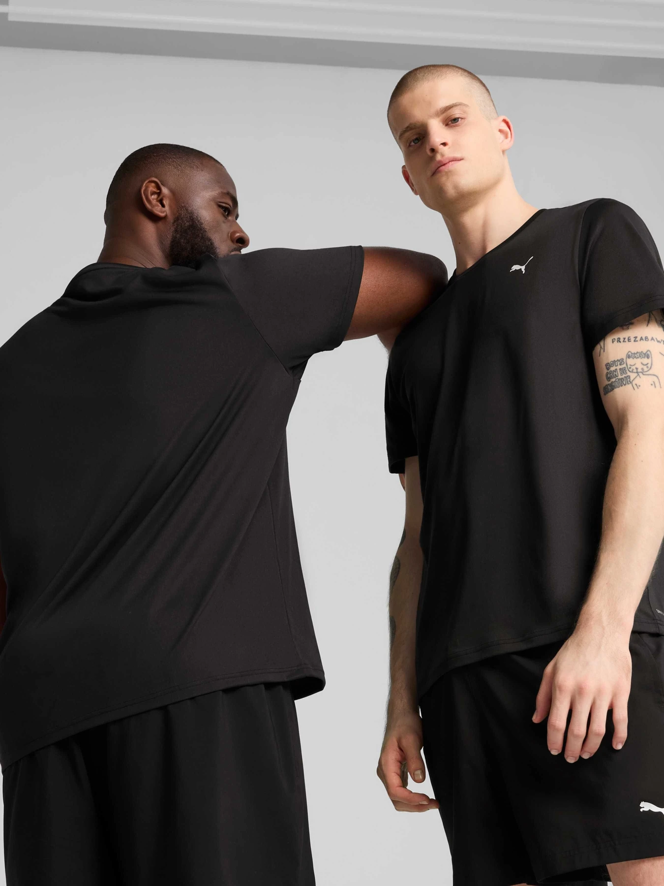 Футболки і поло PUMA M Tad Ess Solid Cat Tee Lc модель 525908 Футболки і поло PUMA M Tad Ess Solid Cat Tee Lc модель 525908 Фото