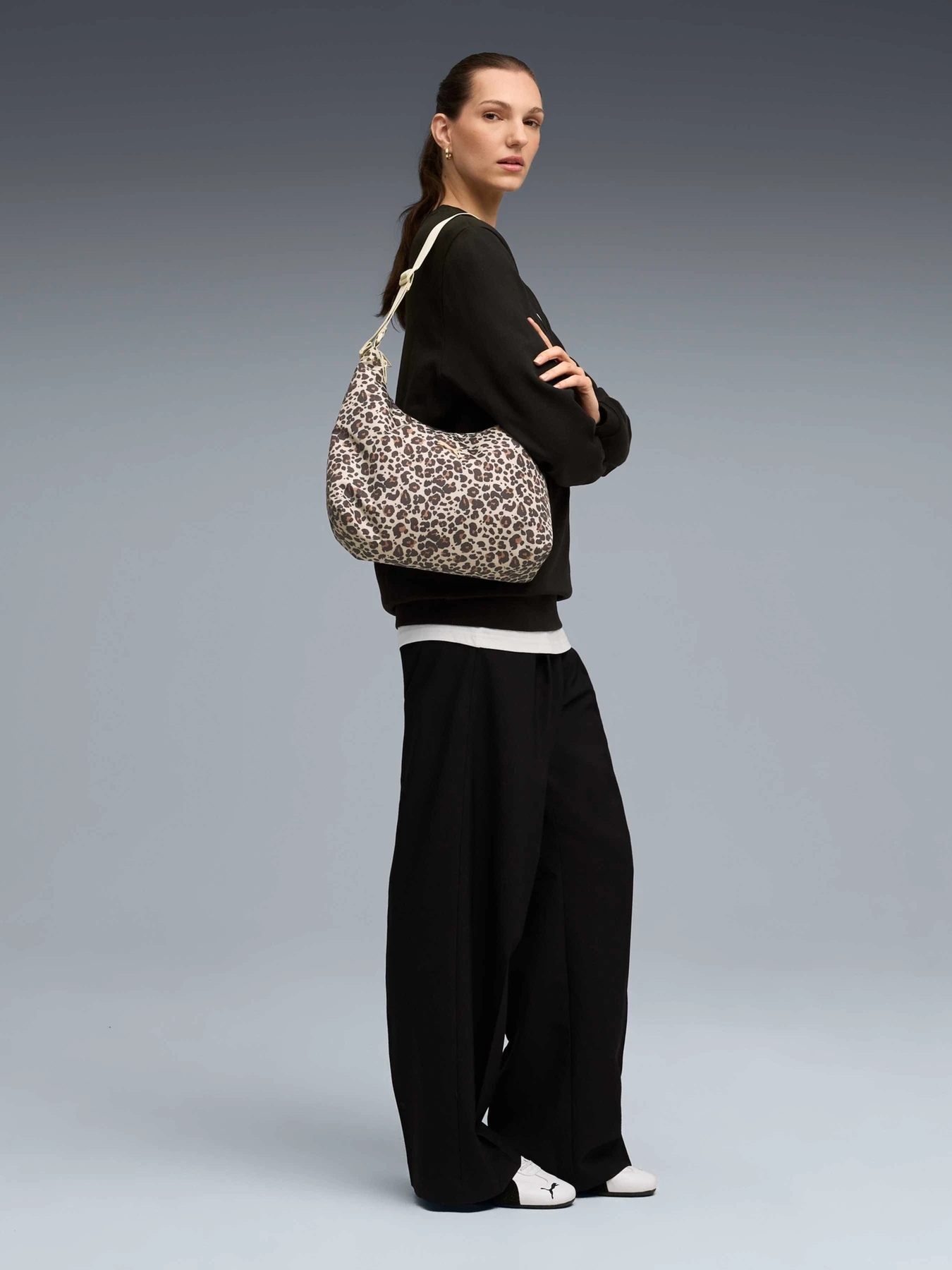Сумки PUMA Pop Slouchy Hobo Bag модель 091709 Сумки PUMA Pop Slouchy Hobo Bag модель 091709 Фото
