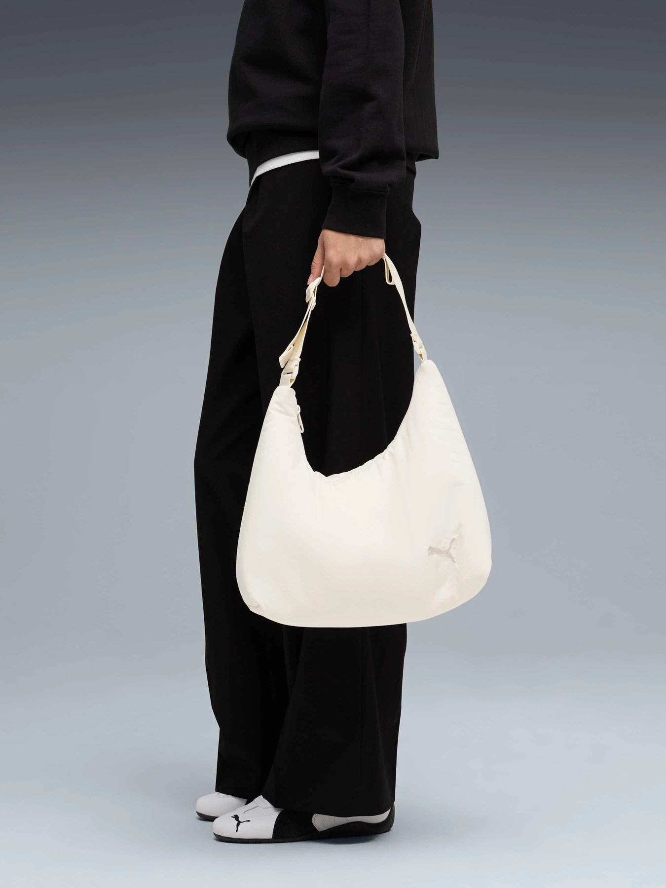 Сумки PUMA Her Slouchy Hobo Bag модель 091715 Сумки PUMA Her Slouchy Hobo Bag модель 091715 Фото