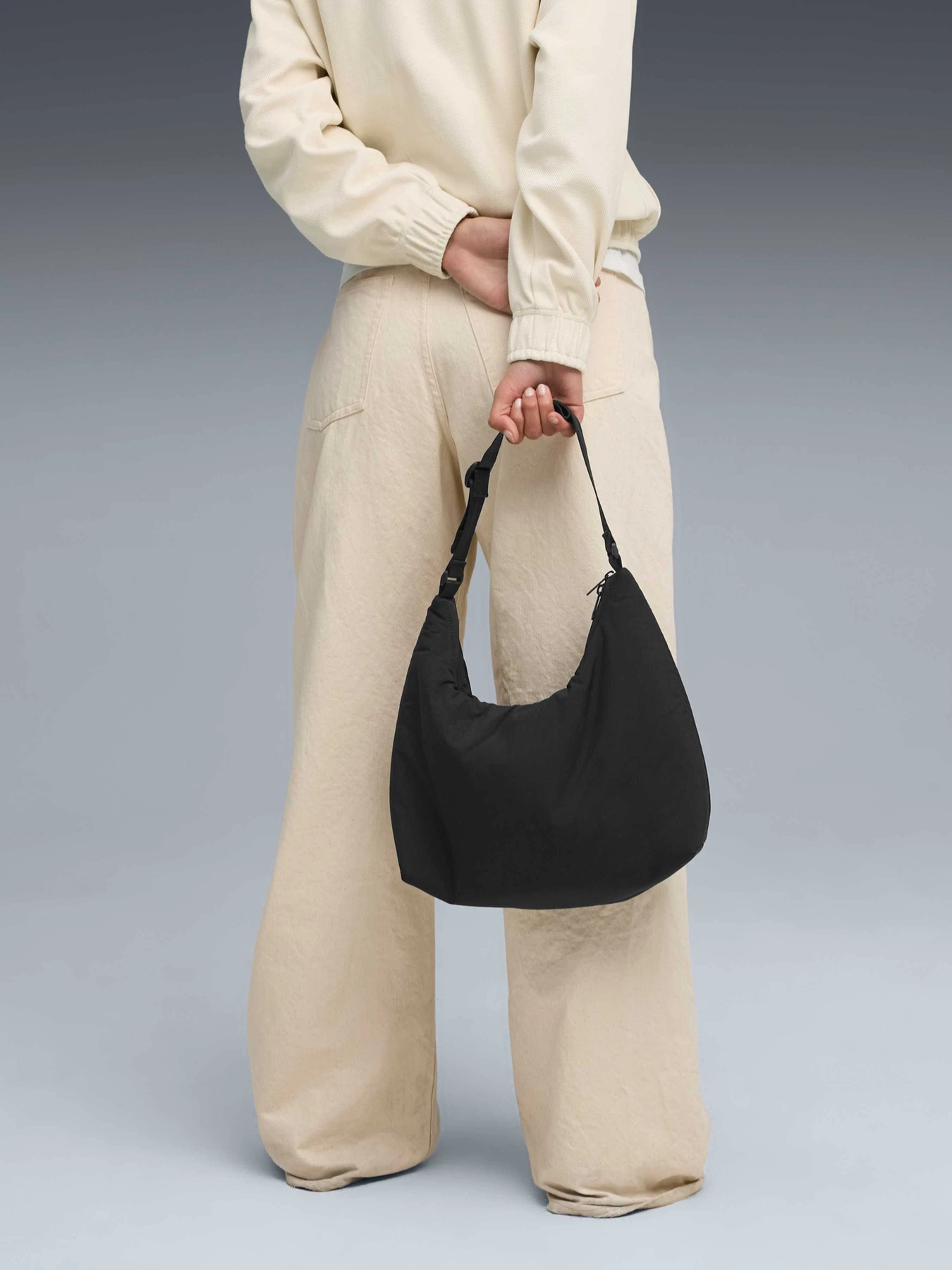 Сумки PUMA Her Slouchy Hobo Bag модель 091715 Сумки PUMA Her Slouchy Hobo Bag модель 091715 Фото