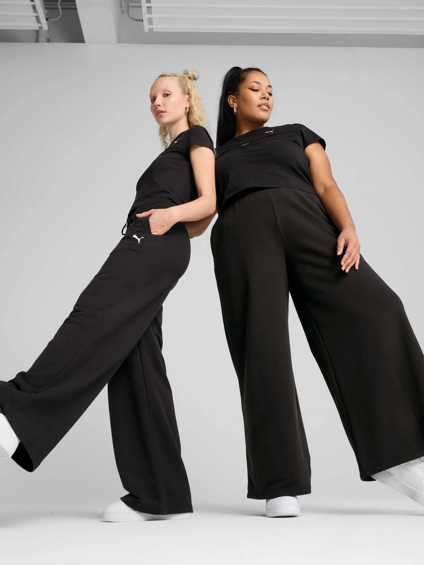 Штани PUMA Wardrobe Ess Sweatpants модель 629754 Штани PUMA Wardrobe Ess Sweatpants модель 629754 Фото