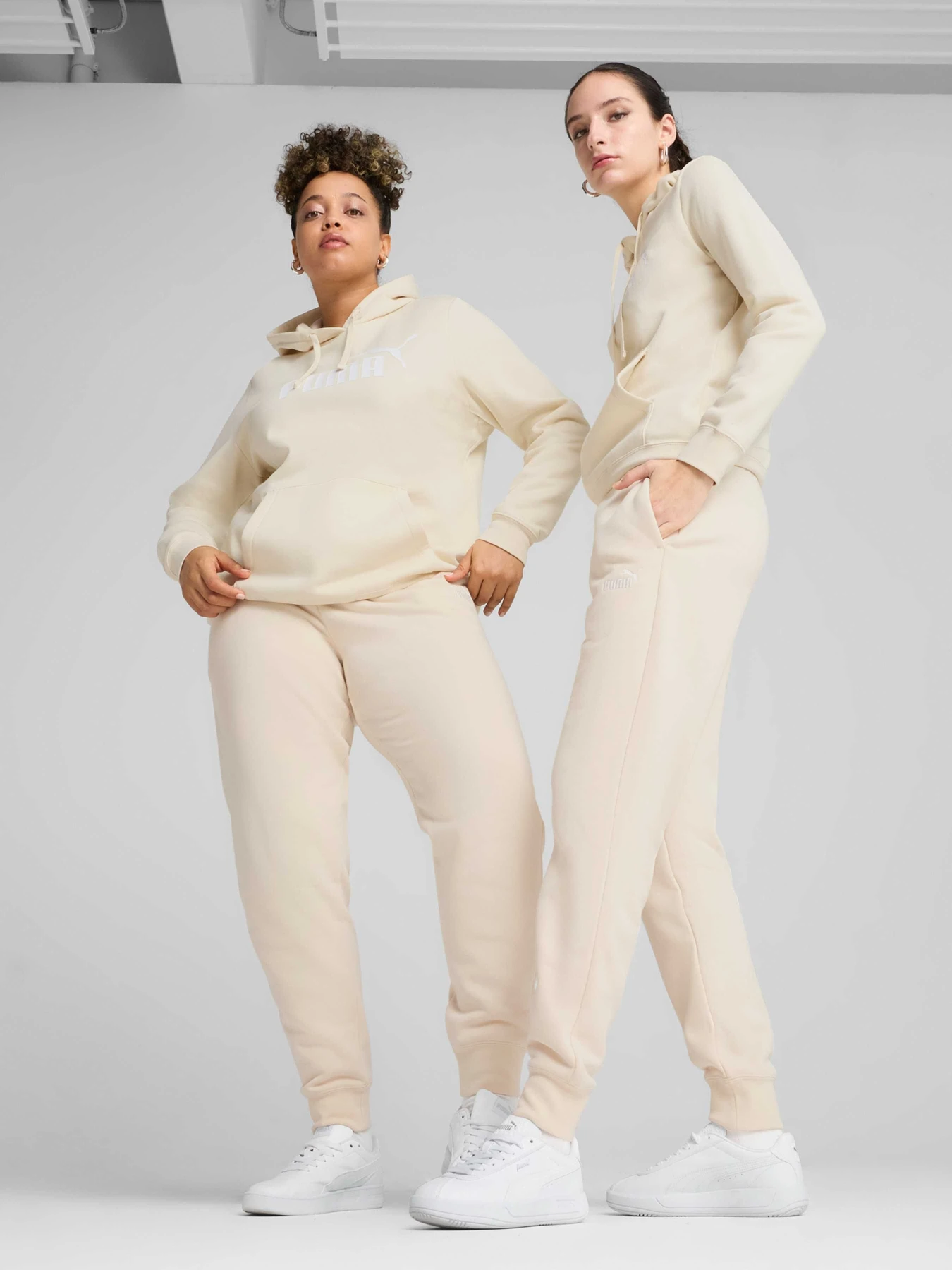Штани PUMA Ess No. 1 Logo Sweatpants модель 682449 Штани PUMA Ess No. 1 Logo Sweatpants модель 682449 Фото