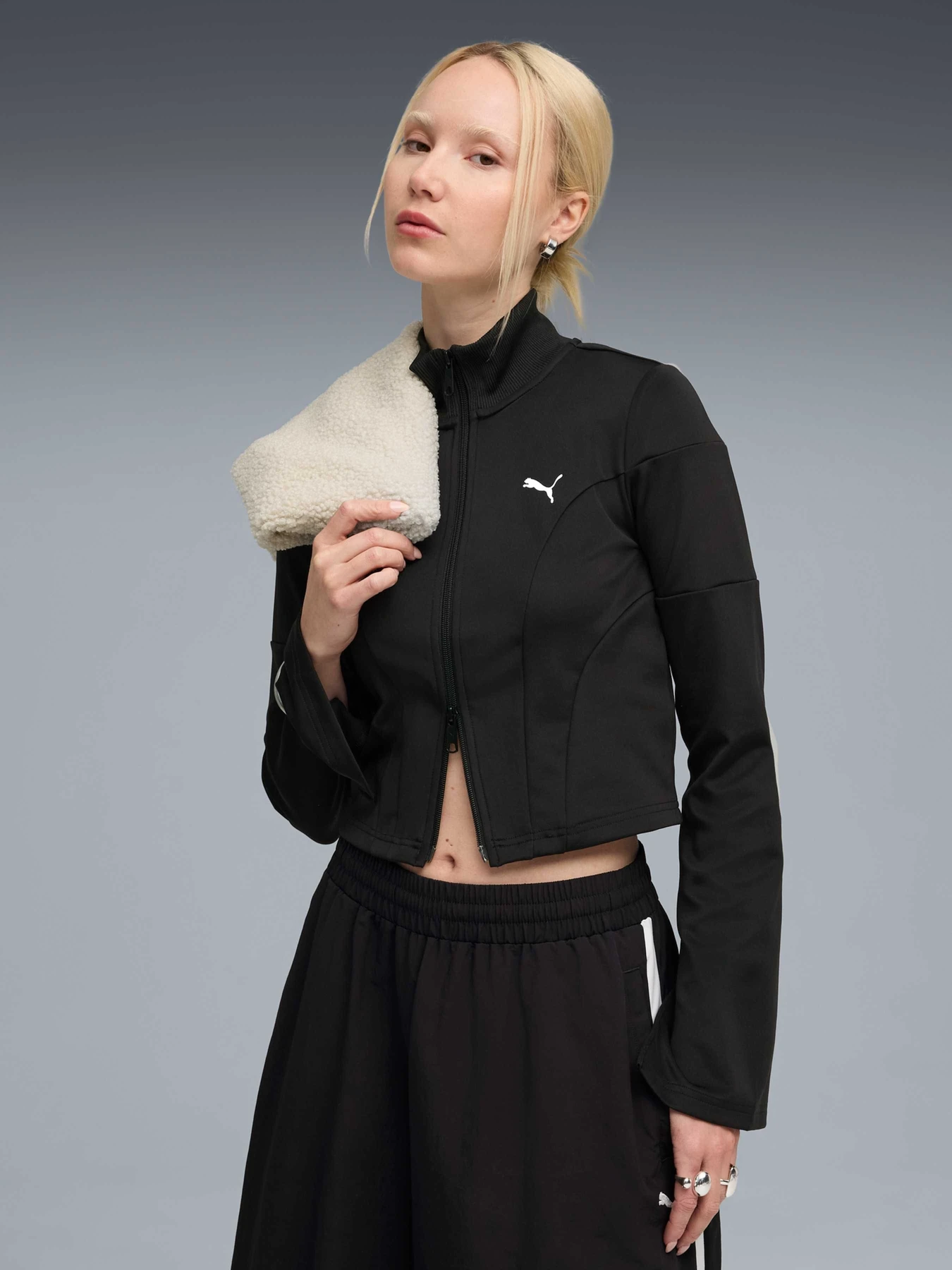 Худи и свитшоты PUMA Dare To Slim Track Jacket модель 632146 Худи и свитшоты PUMA Dare To Slim Track Jacket модель 632146 Фото