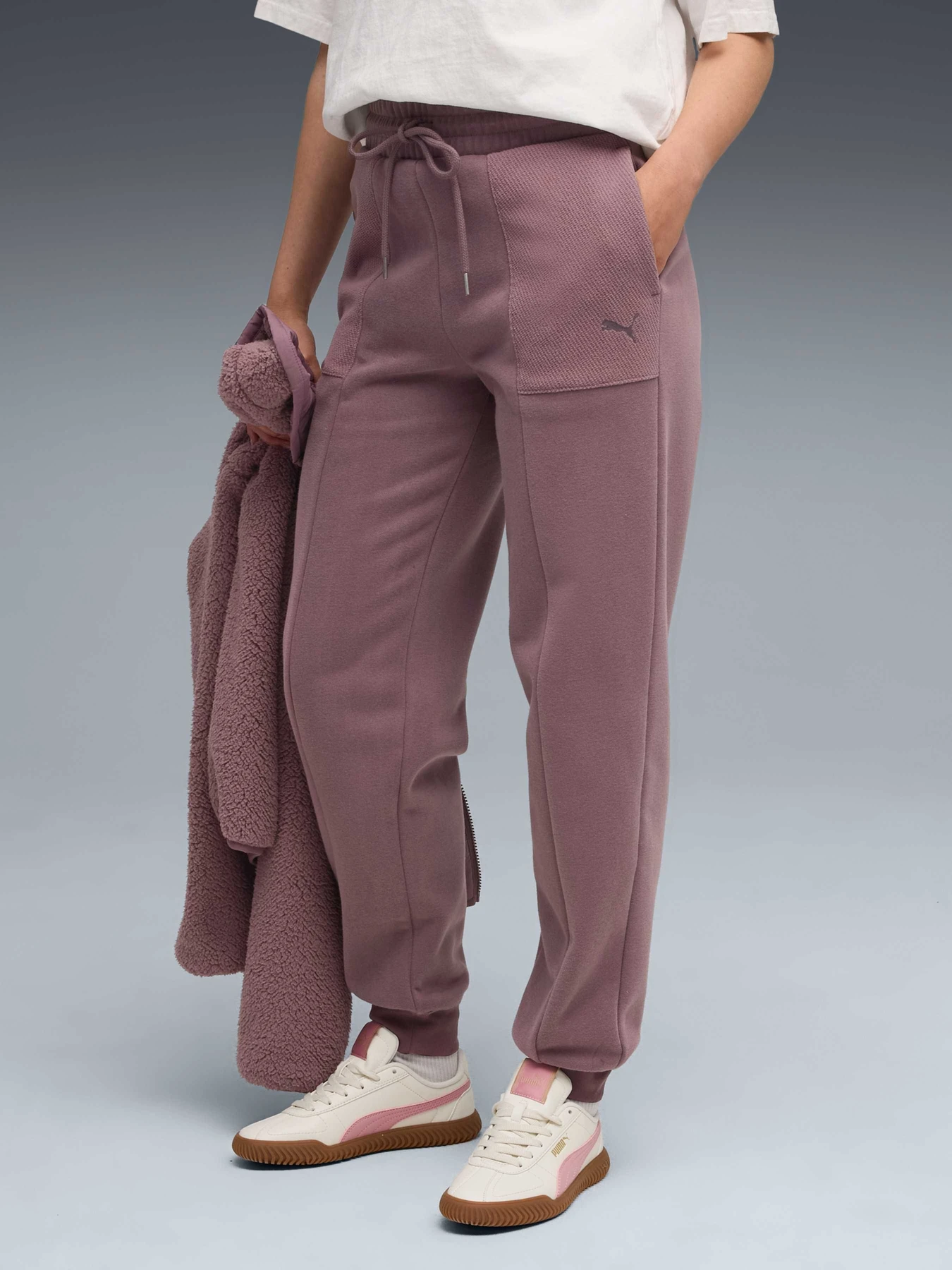 Штани PUMA Her High-waist Sweatpants модель 633012 Штани PUMA Her High-waist Sweatpants модель 633012 Фото