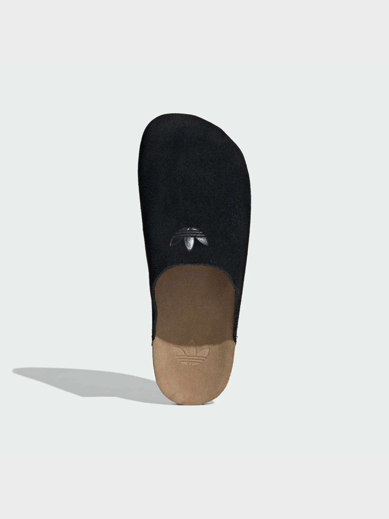 Шлёпанцы Adidas модель JQ4367 Шлёпанцы Adidas модель JQ4367 Фото
