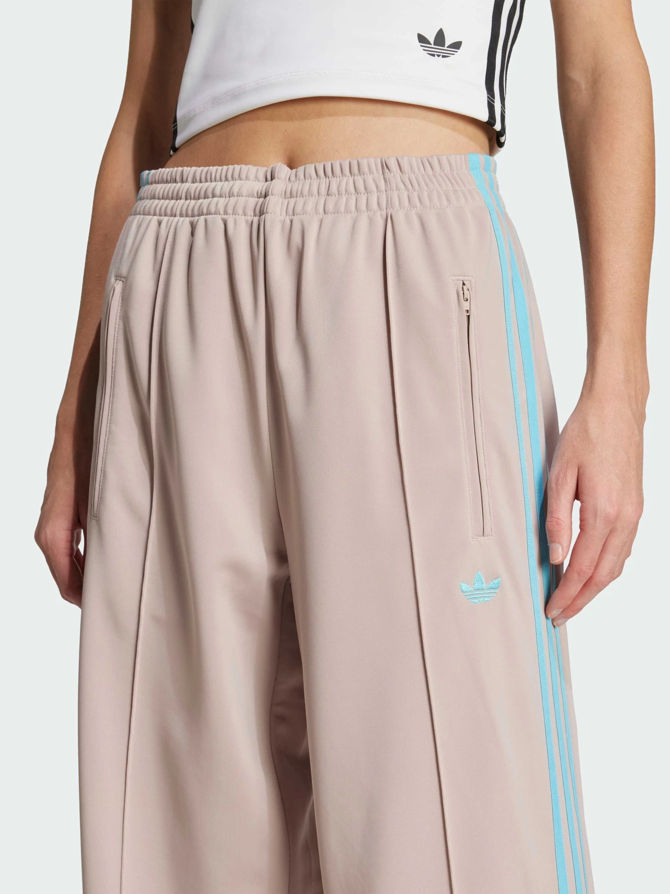 Брюки Adidas модель JY2691 Брюки Adidas модель JY2691 Фото