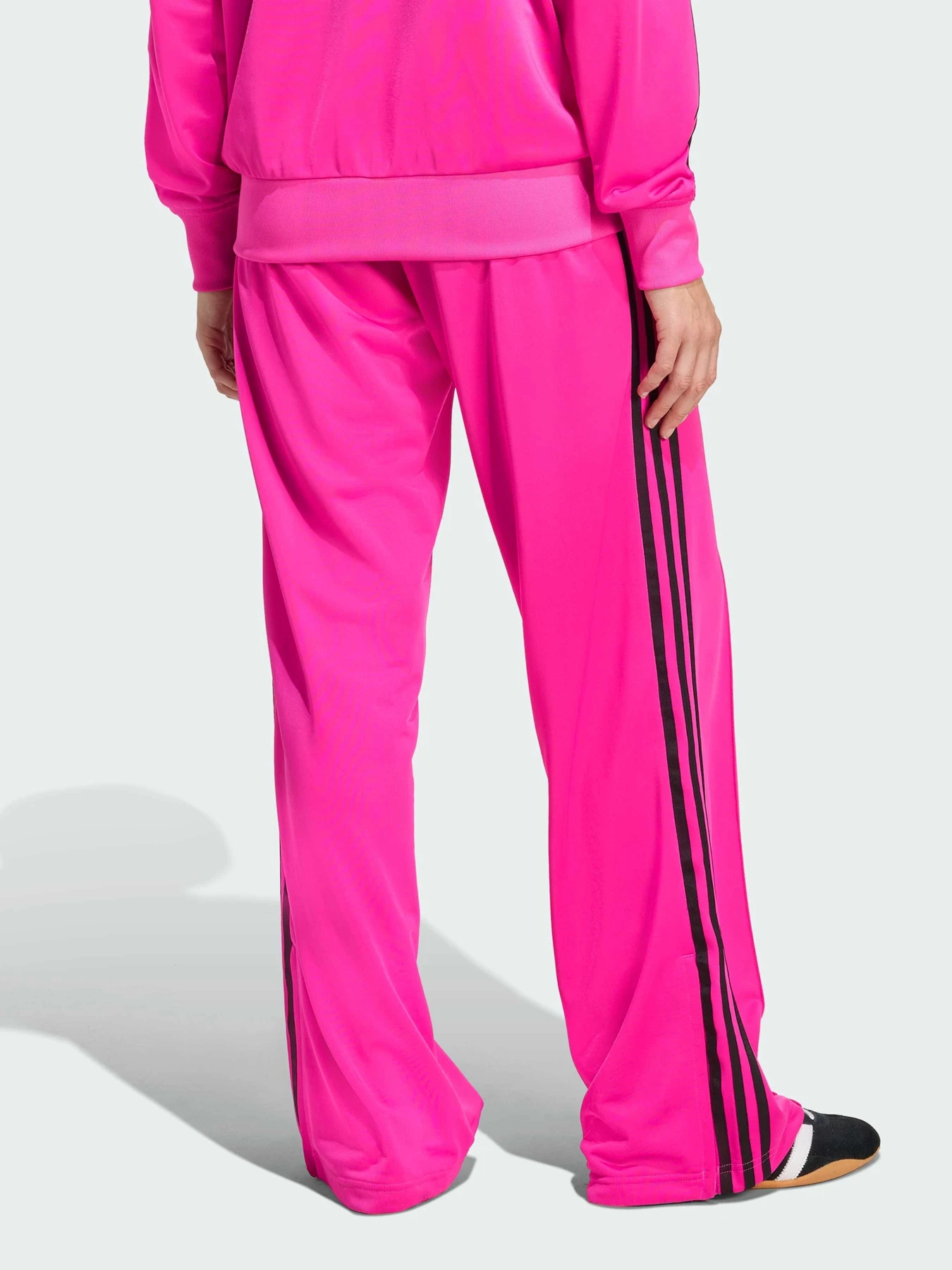 Брюки Adidas Superstar модель JY2696 Брюки Adidas Superstar модель JY2696 Фото