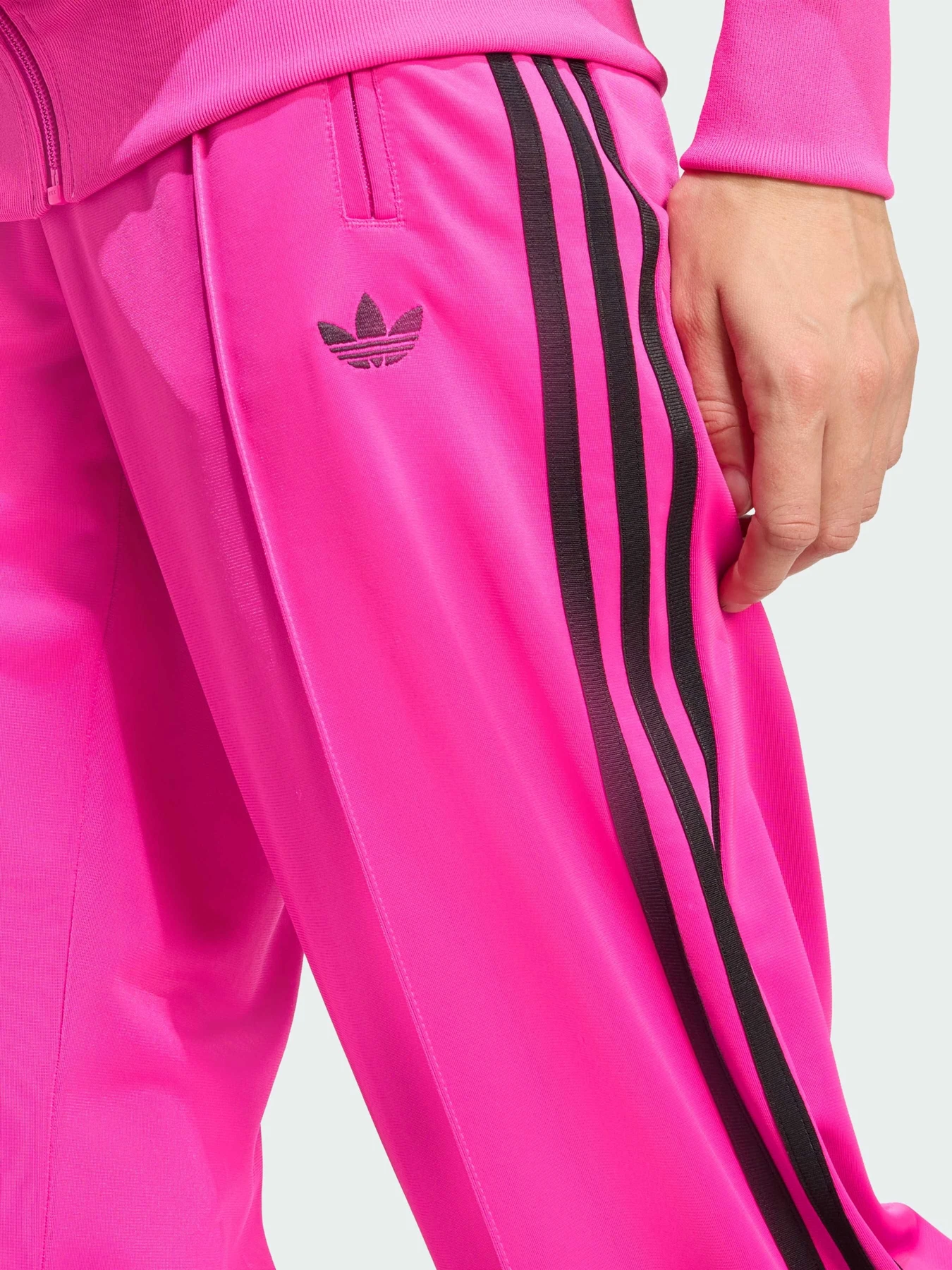 Брюки Adidas Superstar модель JY2696 Брюки Adidas Superstar модель JY2696 Фото