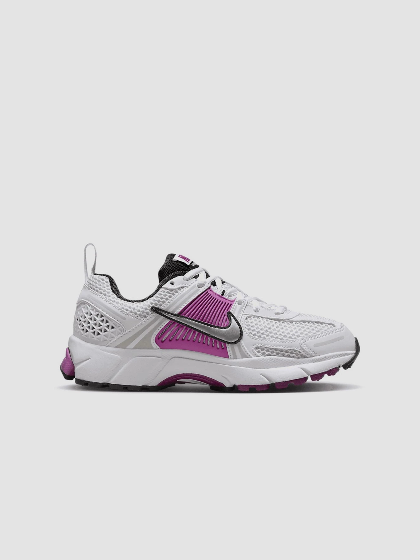 Кросівки NIKE Zoom Vomero 5 Gs модель HF6998-102 Кросівки NIKE Zoom Vomero 5 Gs модель HF6998-102 Фото