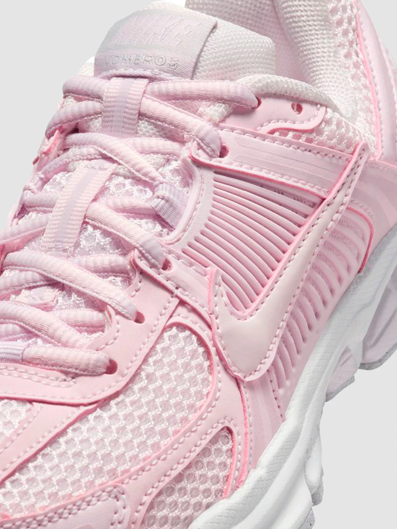 Кросівки NIKE Zoom Vomero 5 Gs модель HF6998-600 Кросівки NIKE Zoom Vomero 5 Gs модель HF6998-600 Фото