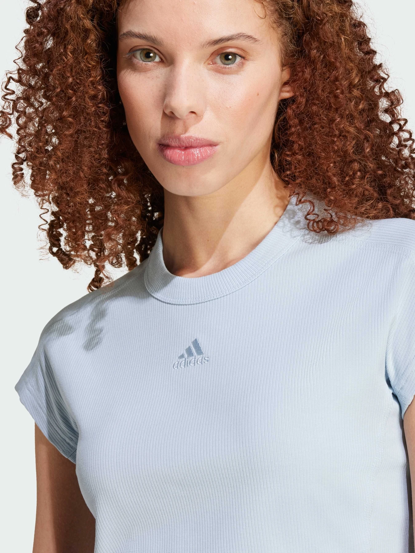 Футболки и поло Adidas модель IY6744 Футболки и поло Adidas модель IY6744 Фото
